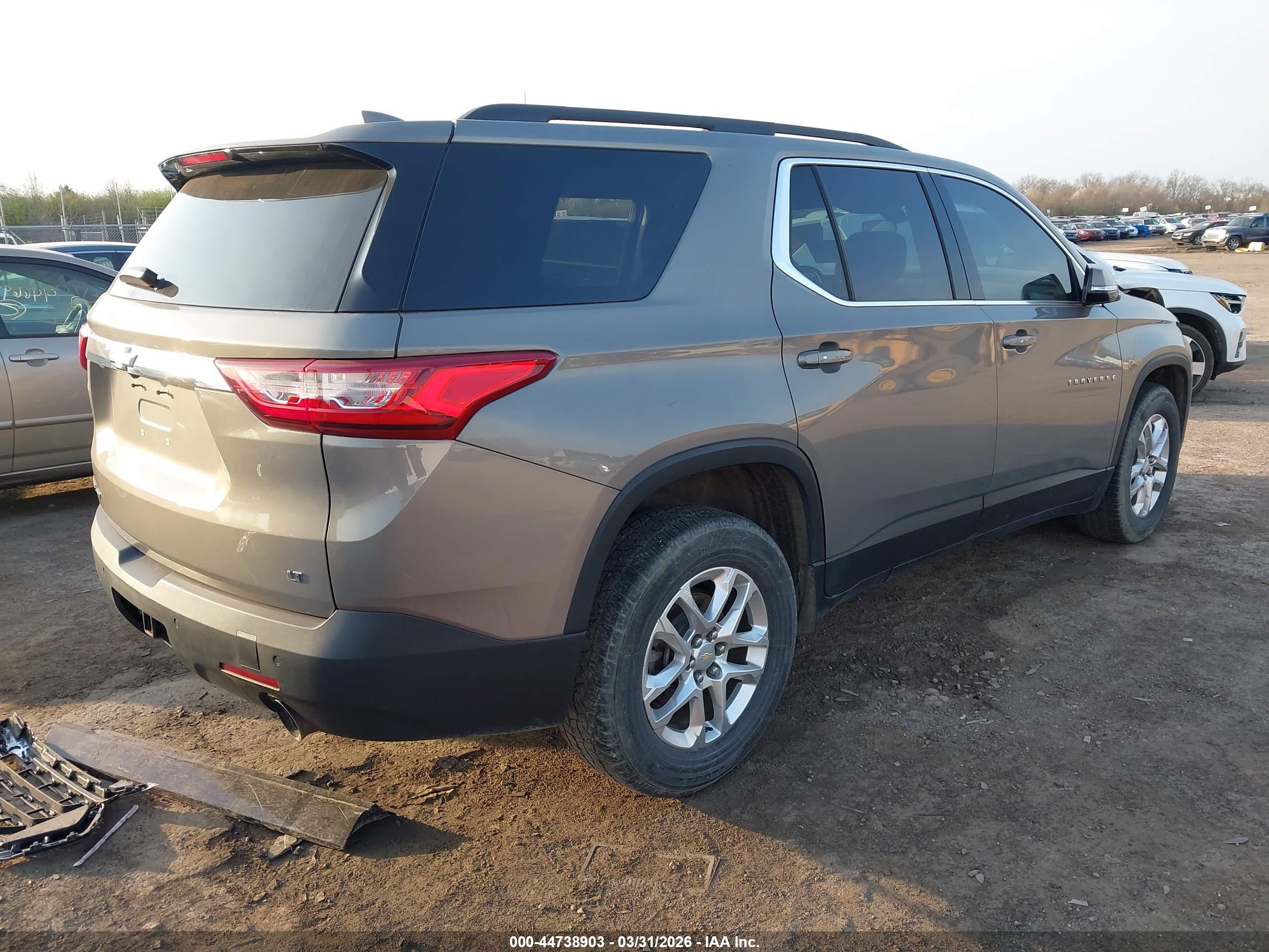 CHEVROLET TRAVERSE image 4