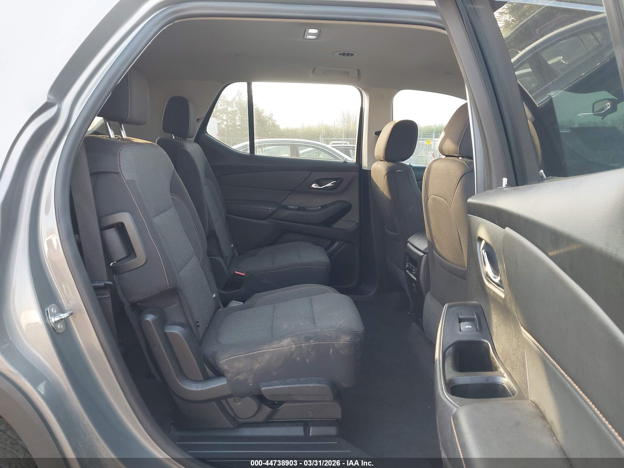 CHEVROLET TRAVERSE image 8