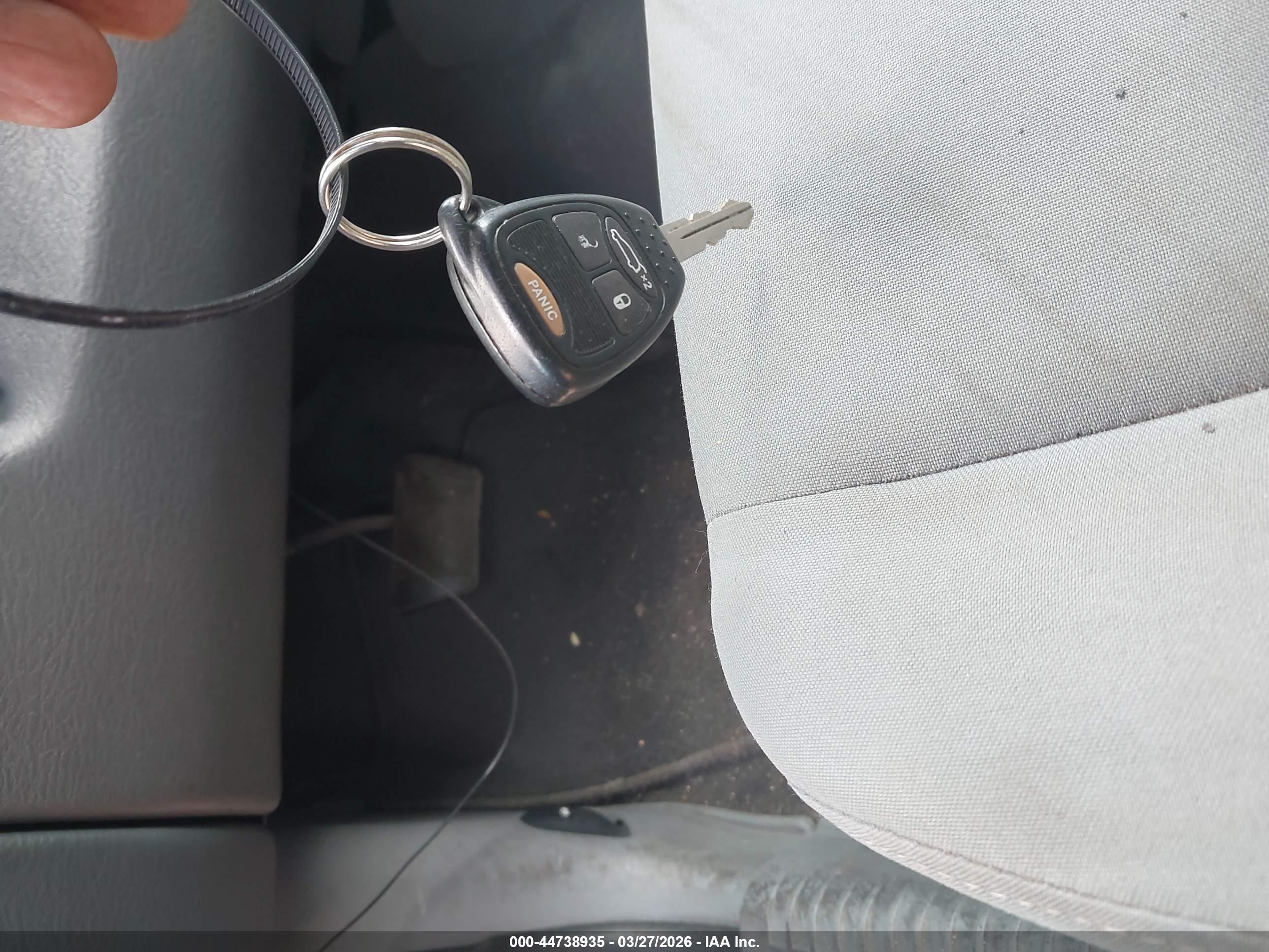 JEEP LIBERTY image 11