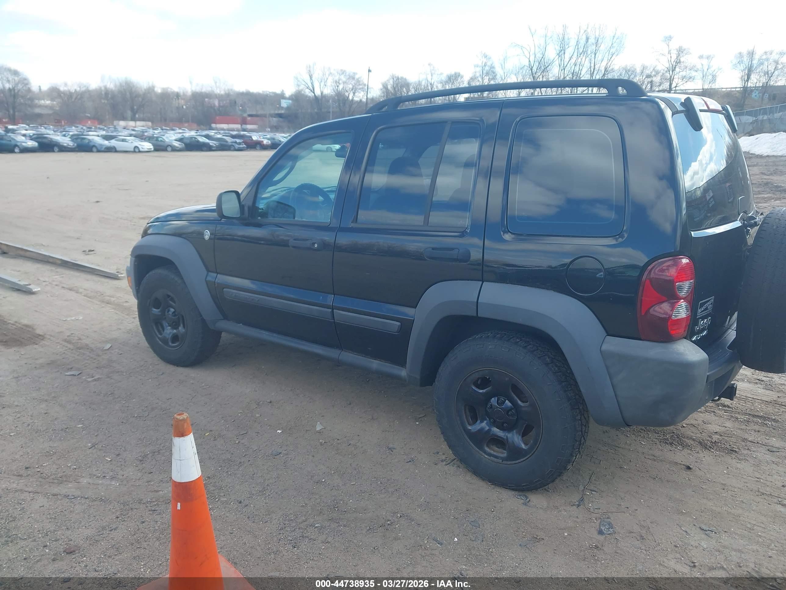 JEEP LIBERTY image 3