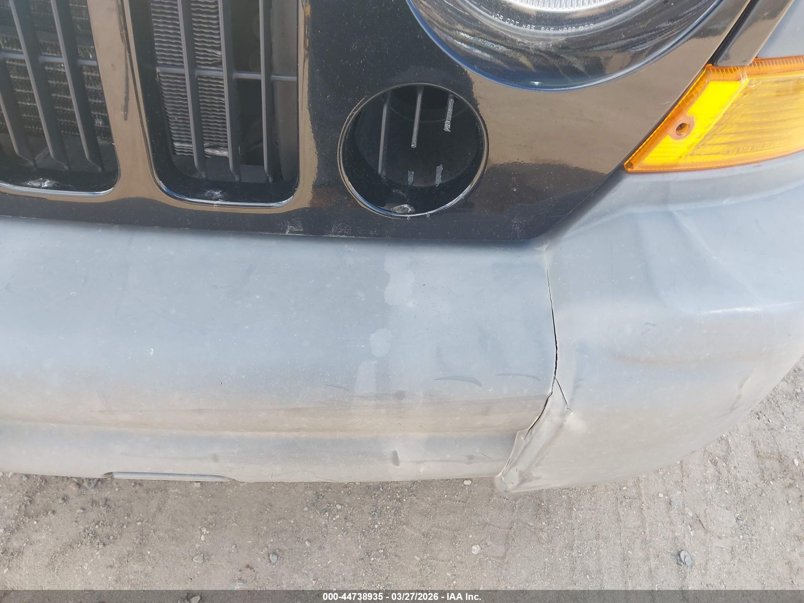 JEEP LIBERTY image 6