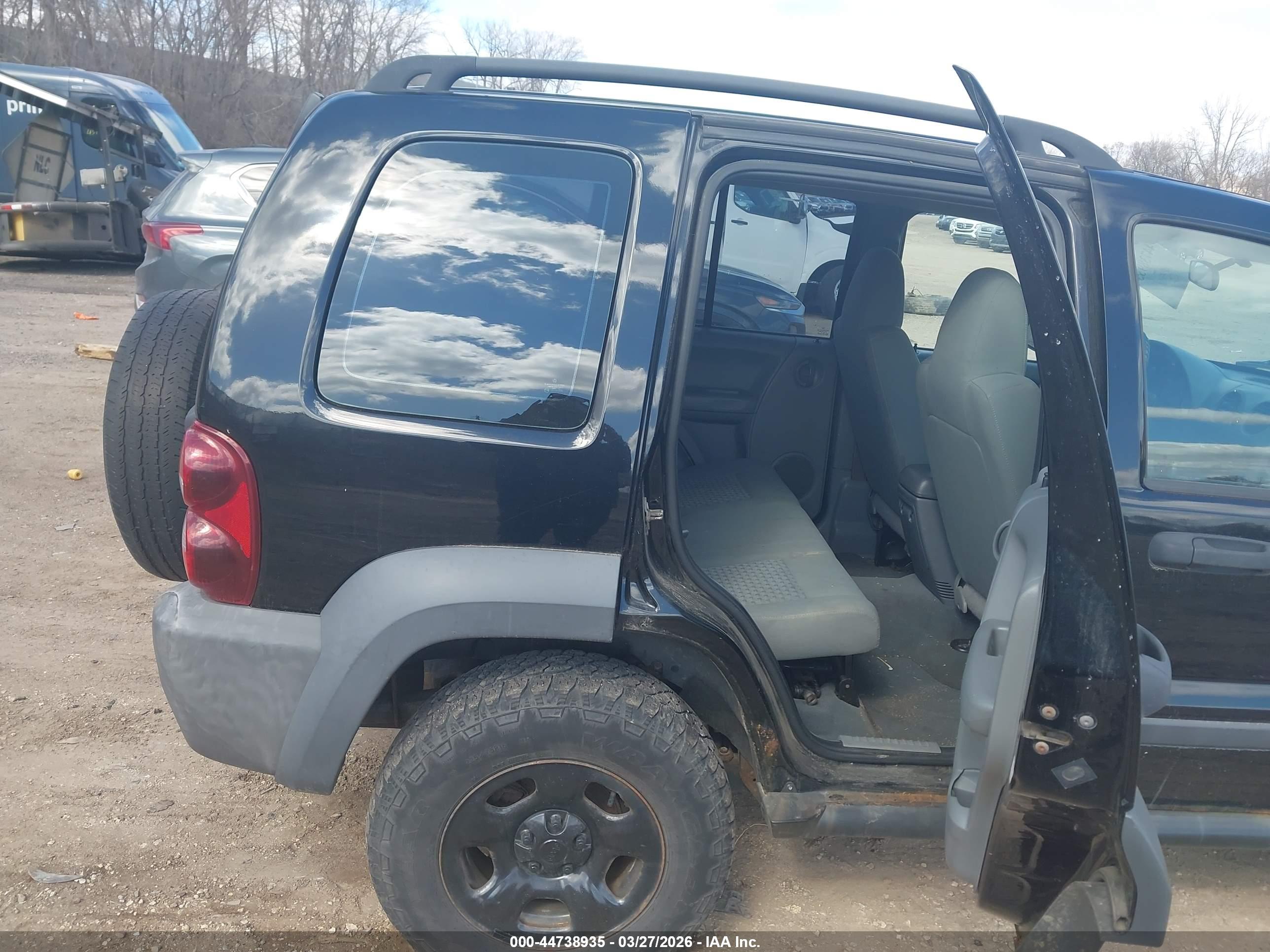 JEEP LIBERTY image 8