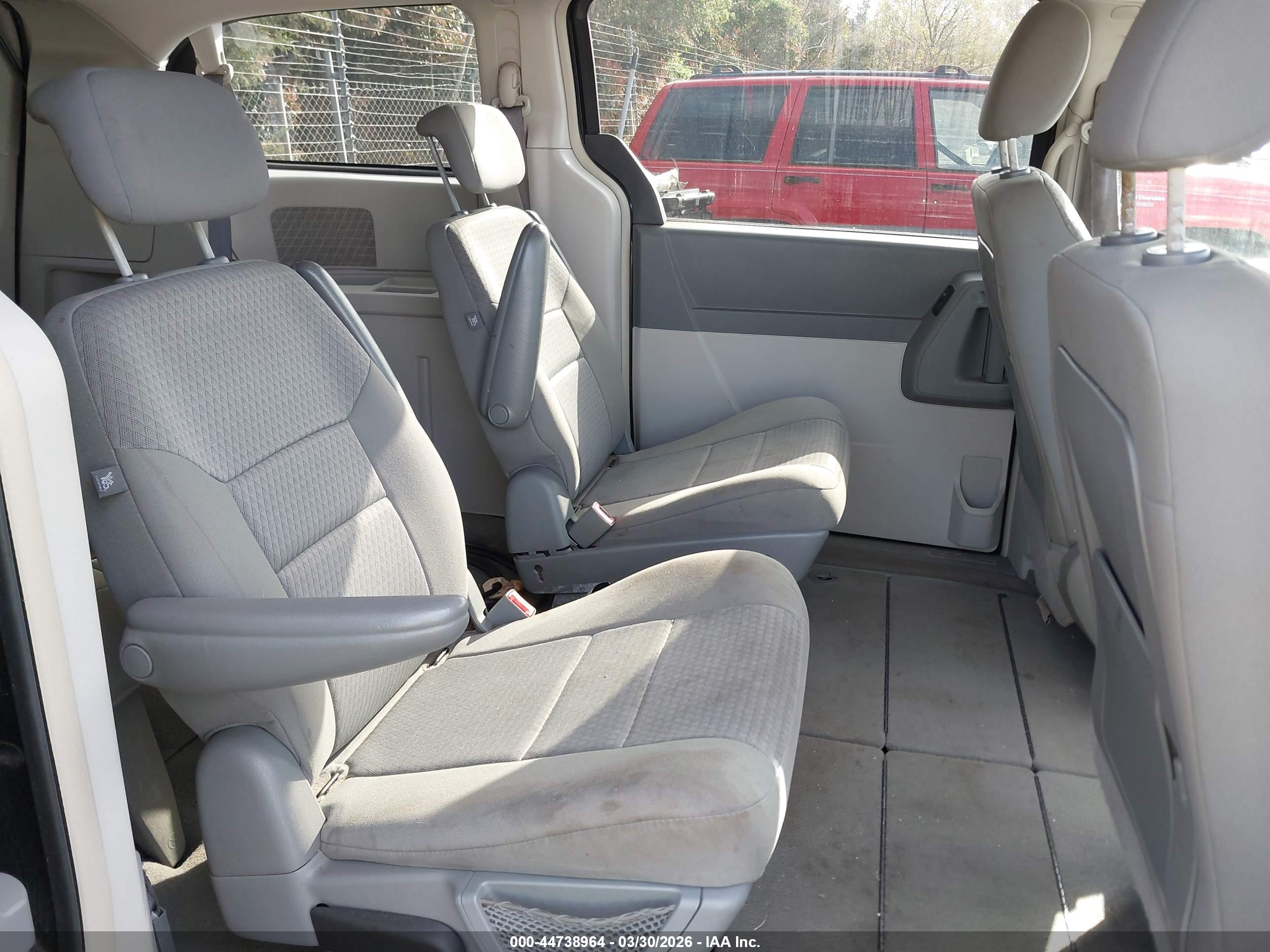 CHRYSLER TOWN image 8