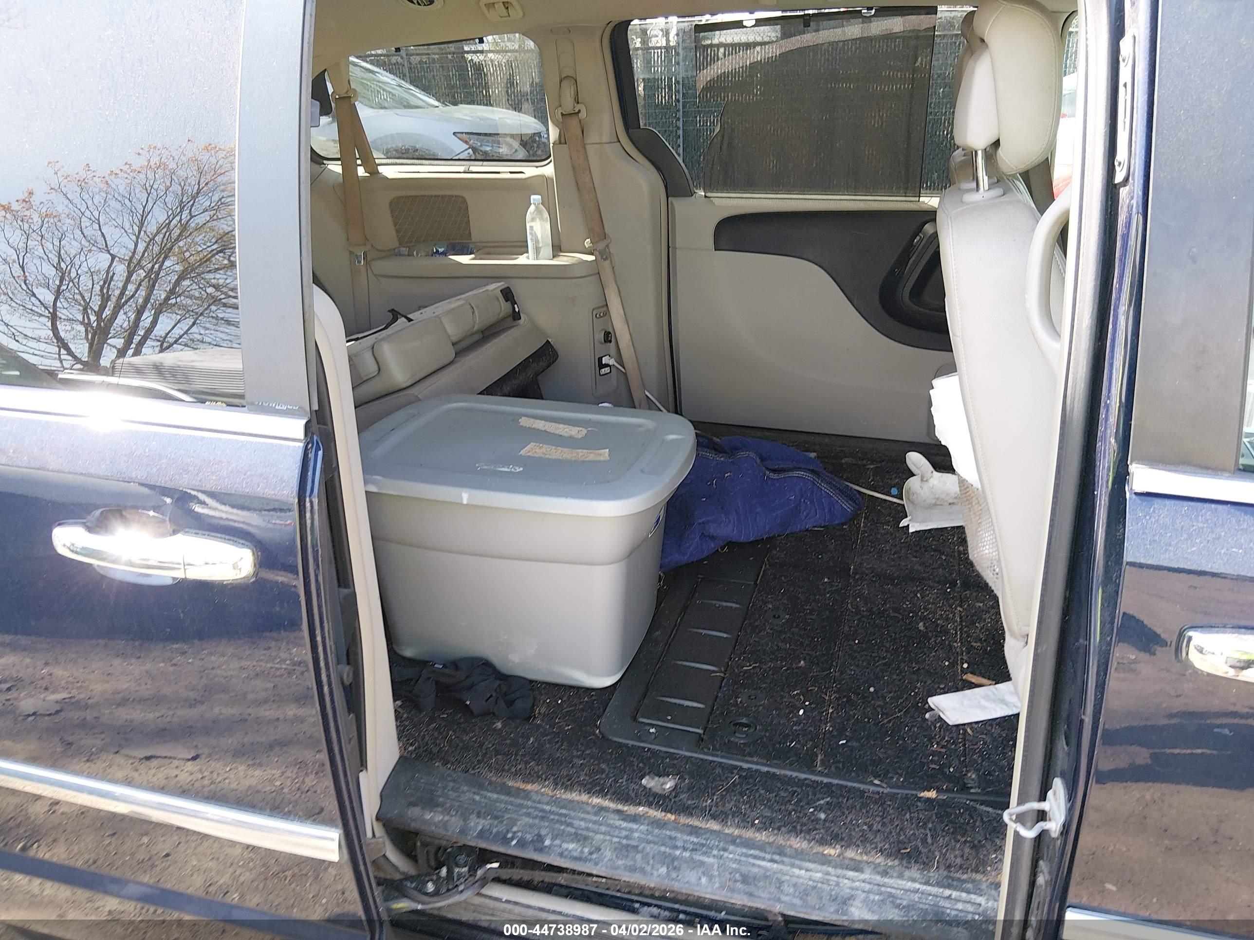 CHRYSLER TOWN image 8