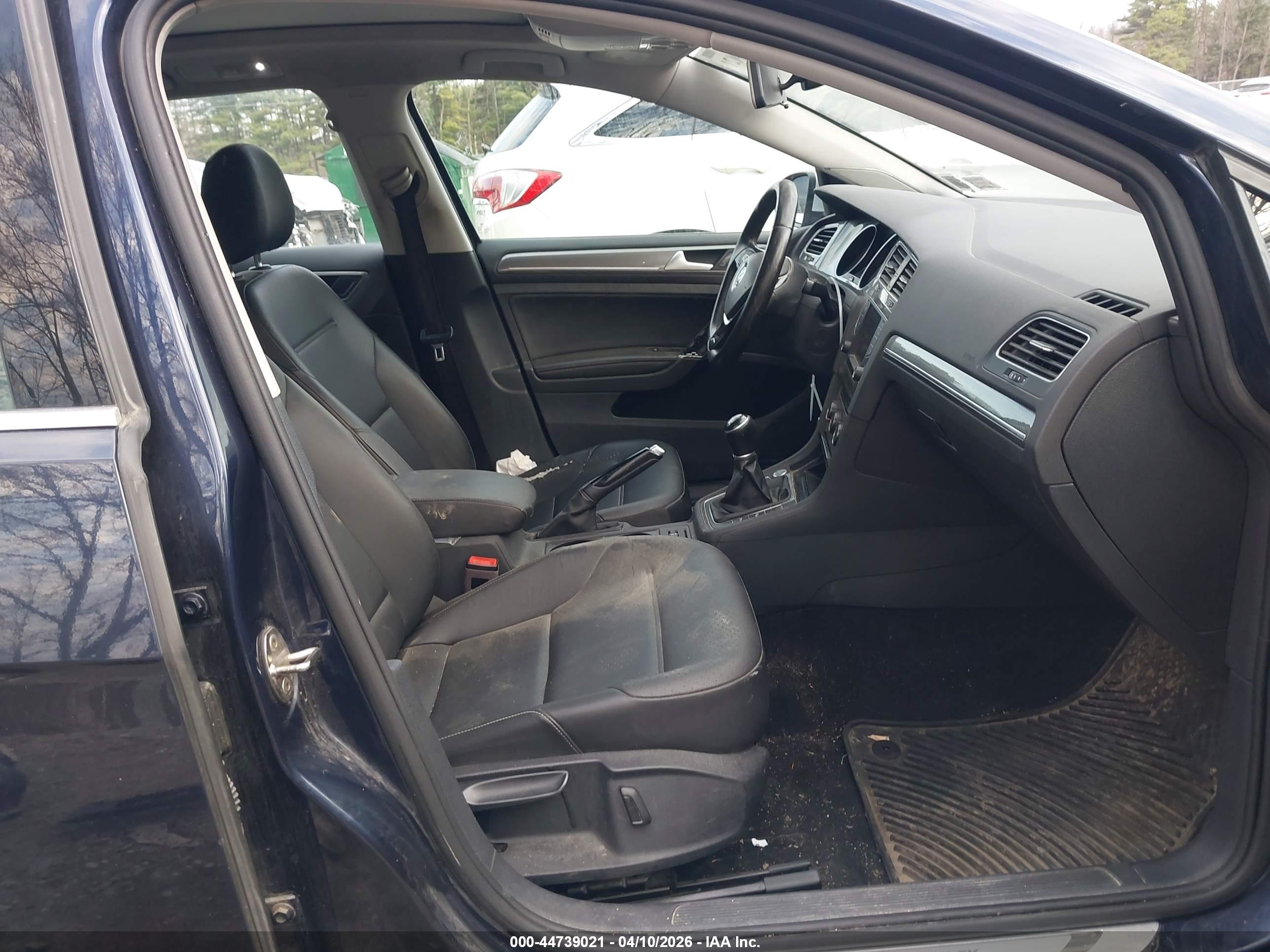 VOLKSWAGEN GOLF image 5