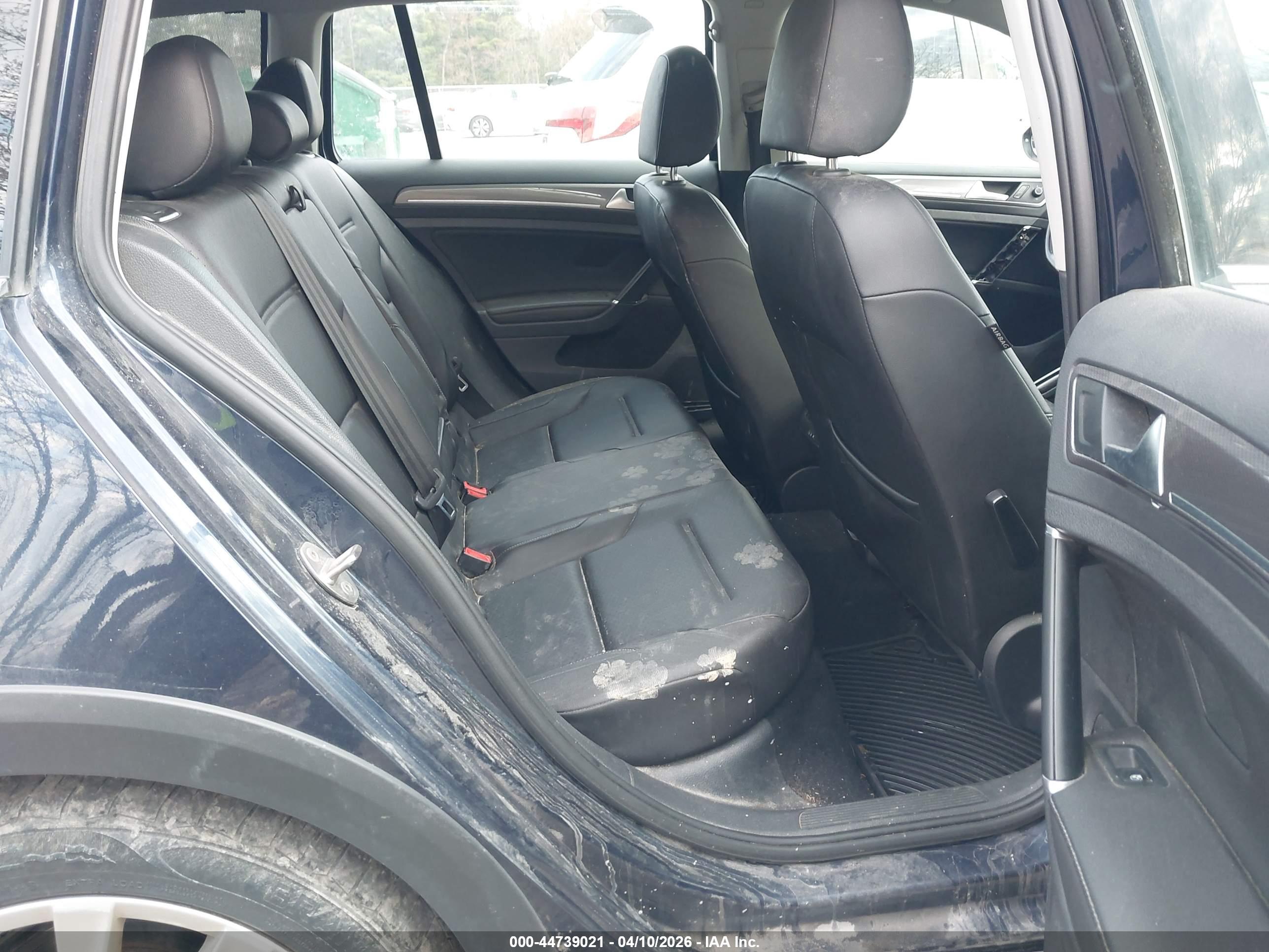 VOLKSWAGEN GOLF image 8