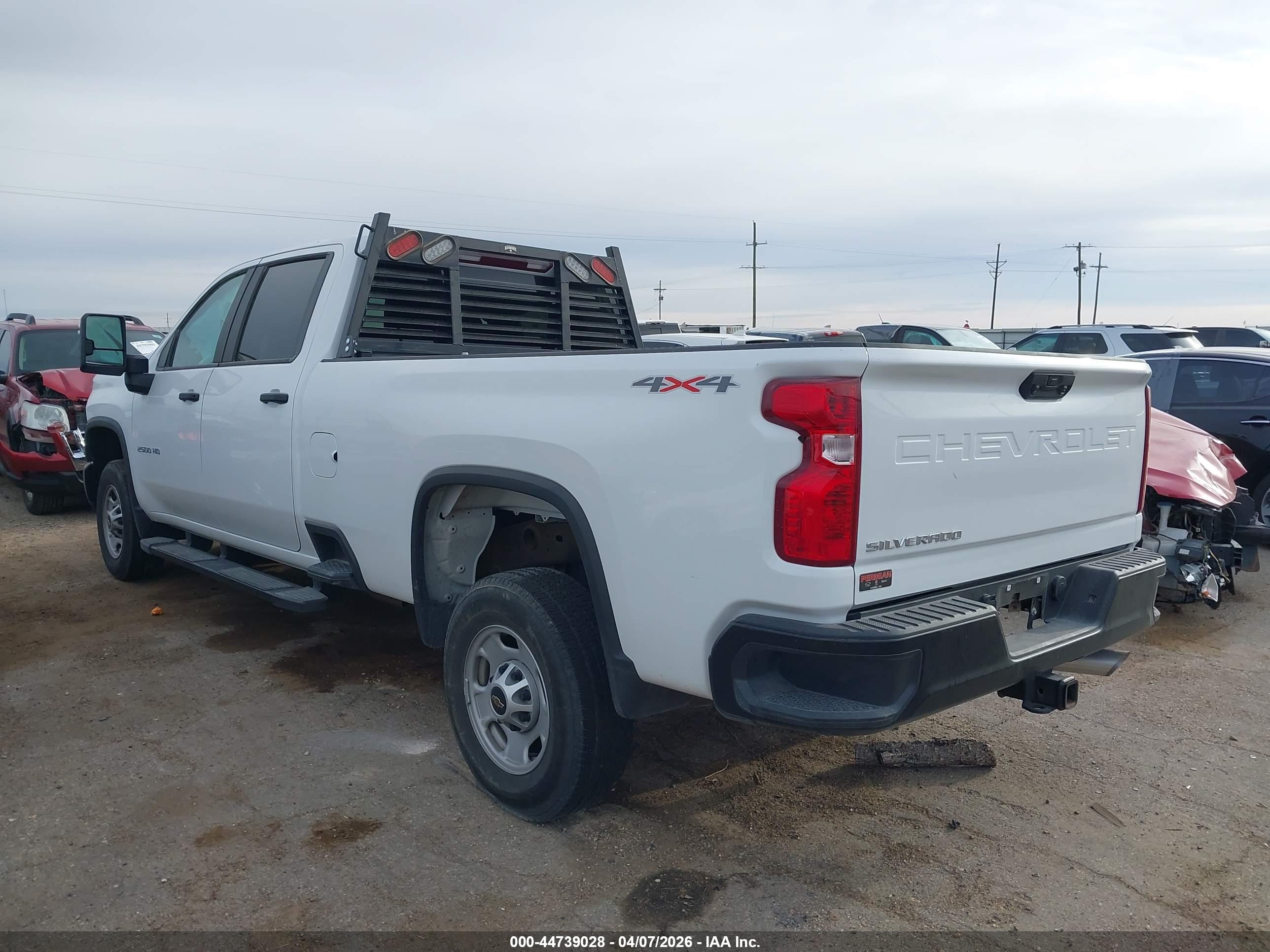 CHEVROLET SILVERADO image 3