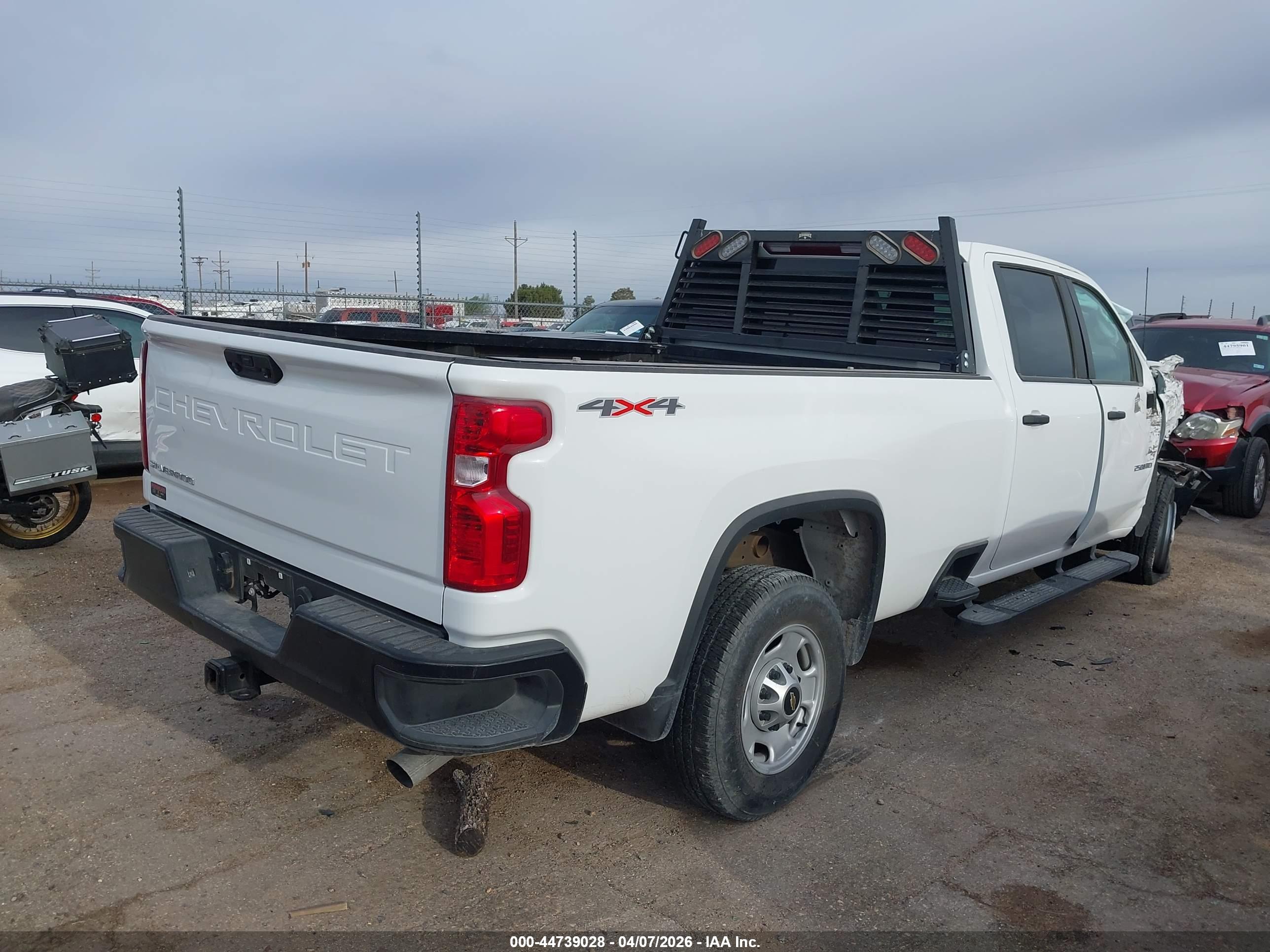 CHEVROLET SILVERADO image 4
