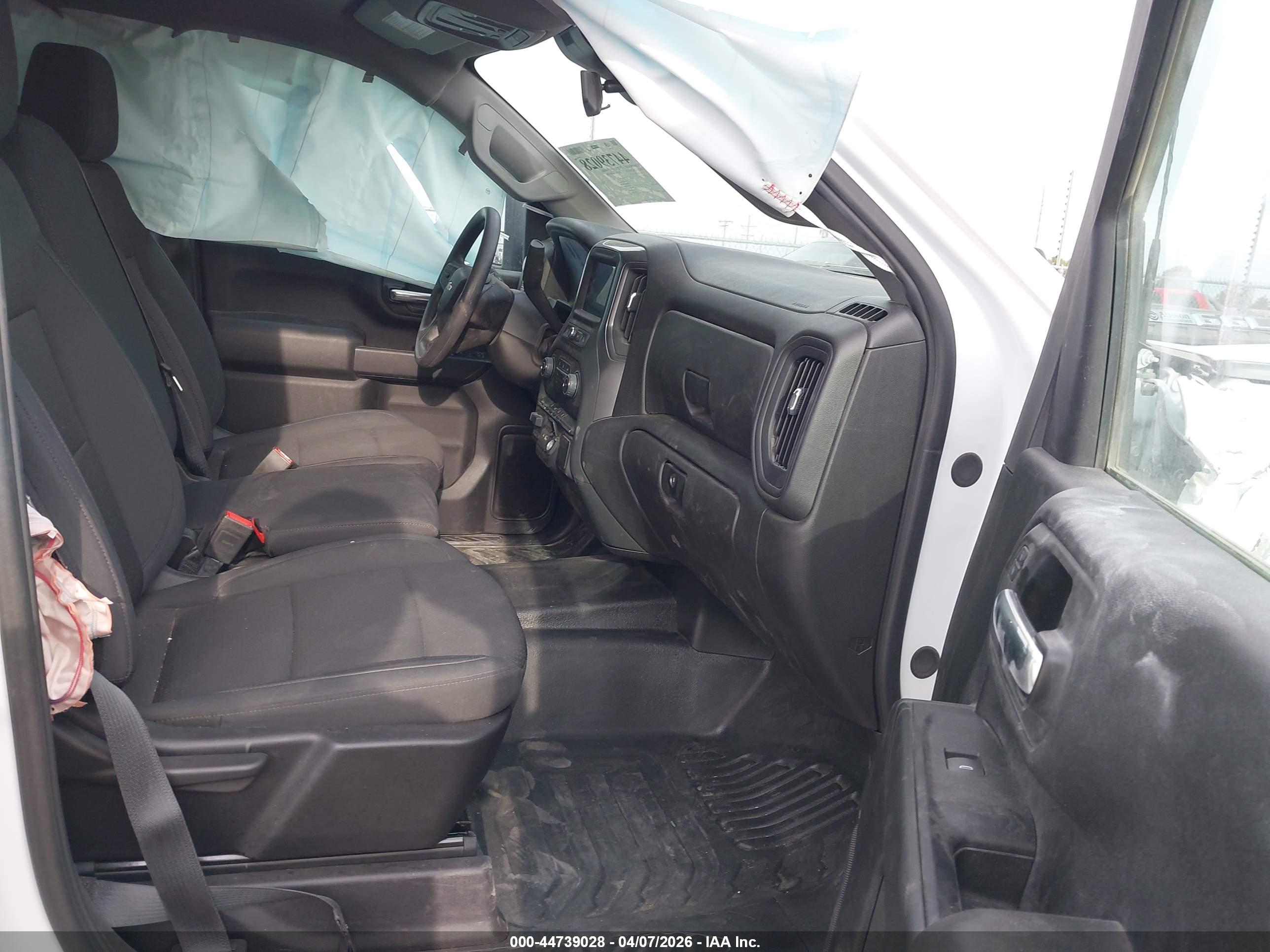 CHEVROLET SILVERADO image 5