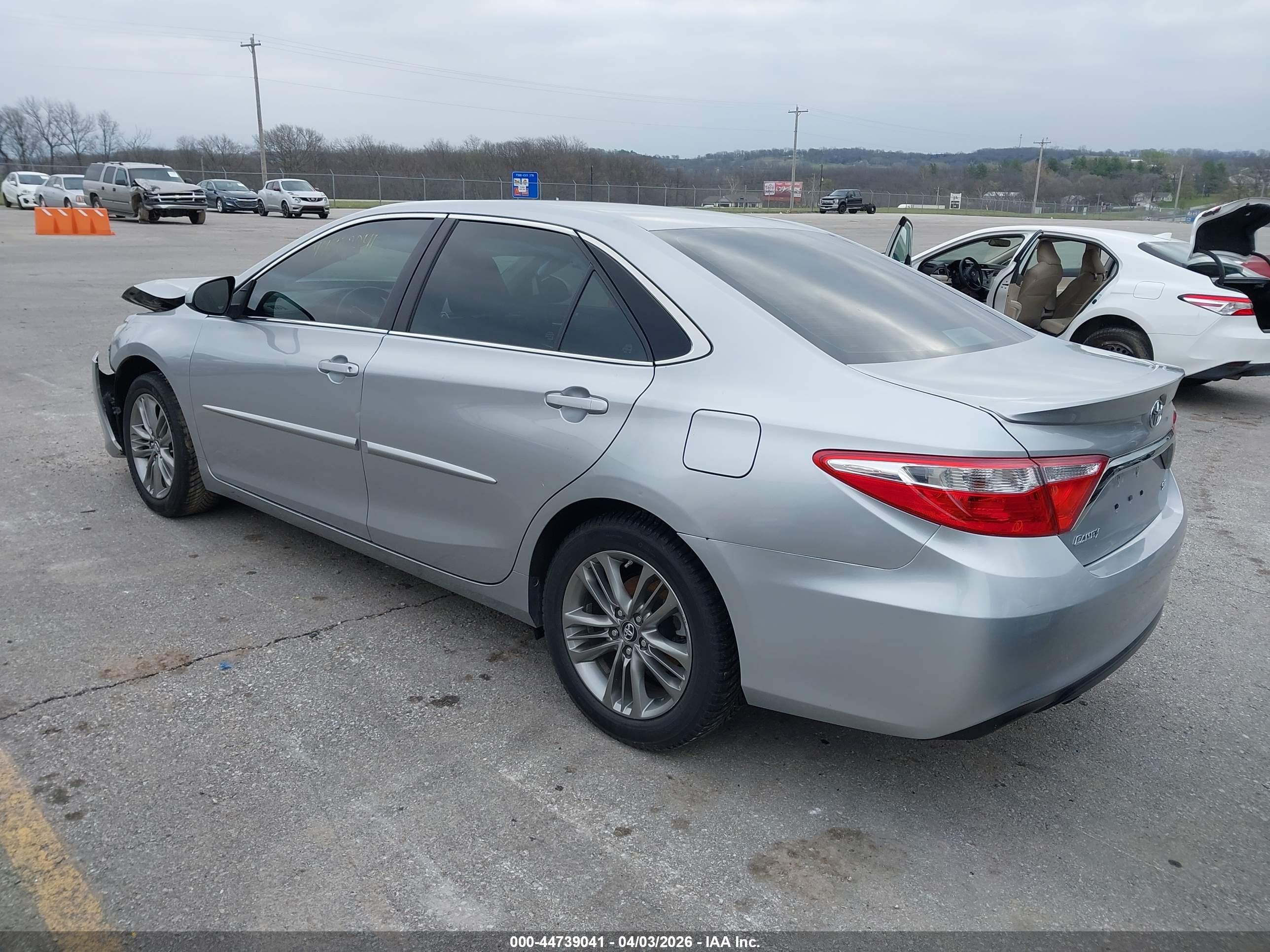 TOYOTA CAMRY image 3
