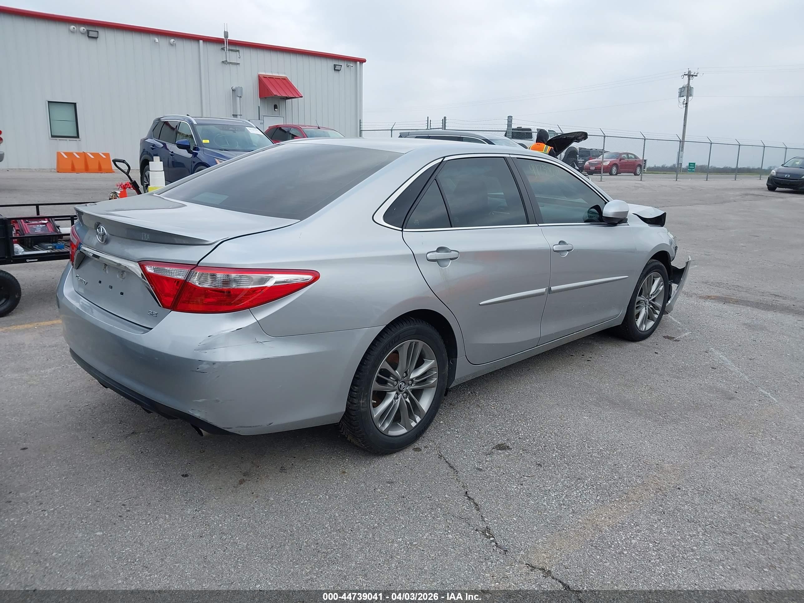 TOYOTA CAMRY image 4