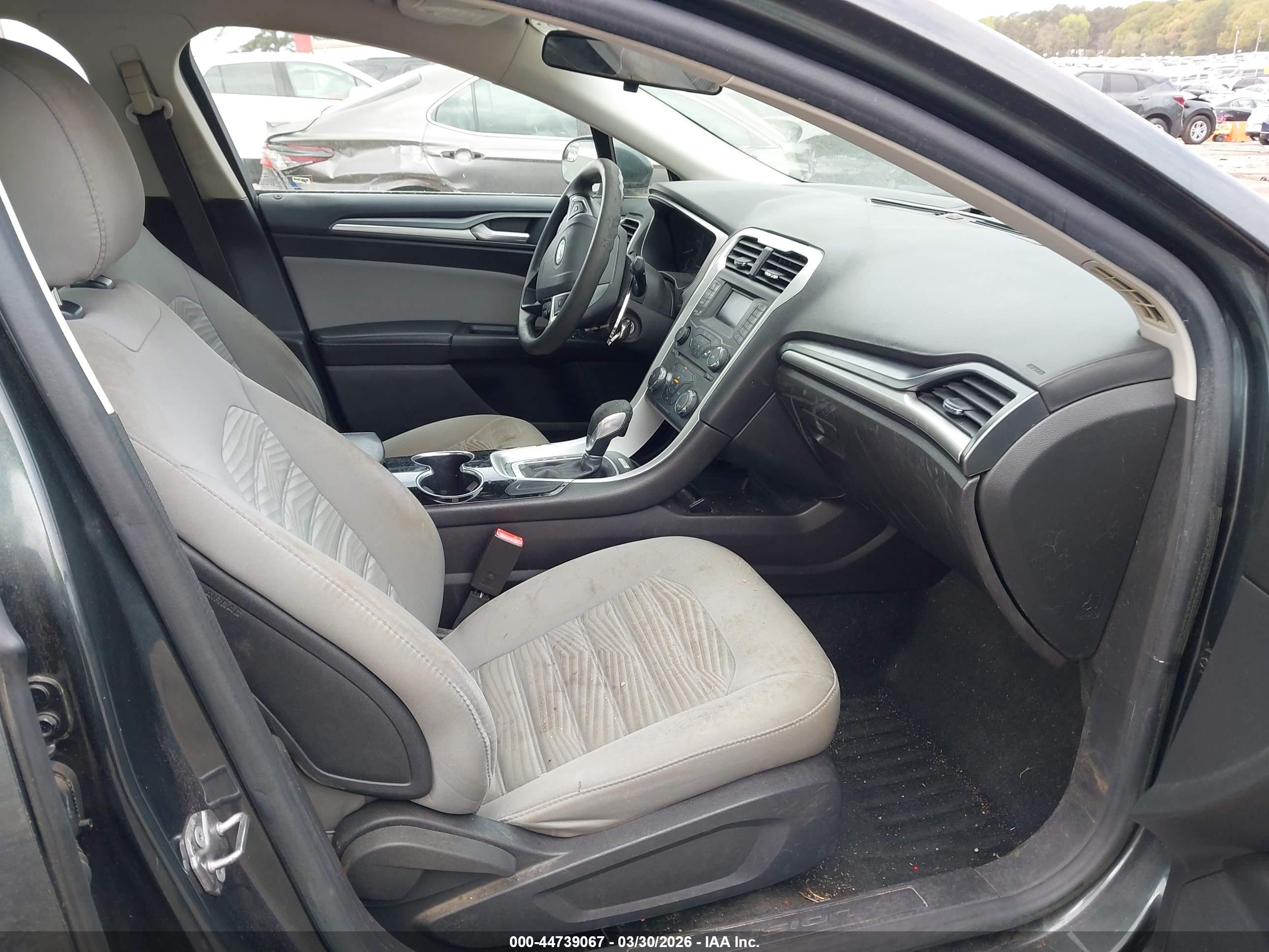 FORD FUSION image 5