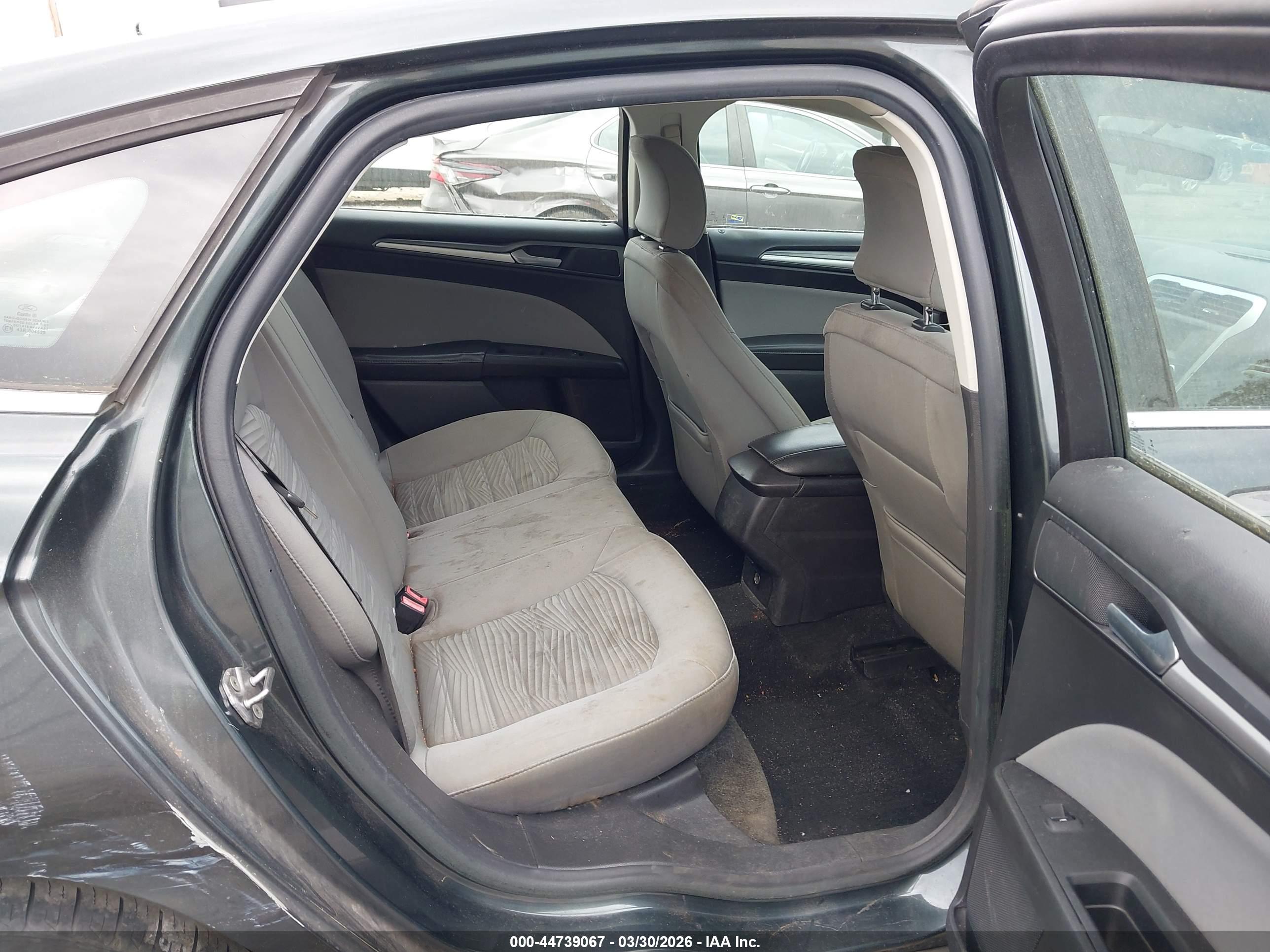 FORD FUSION image 8
