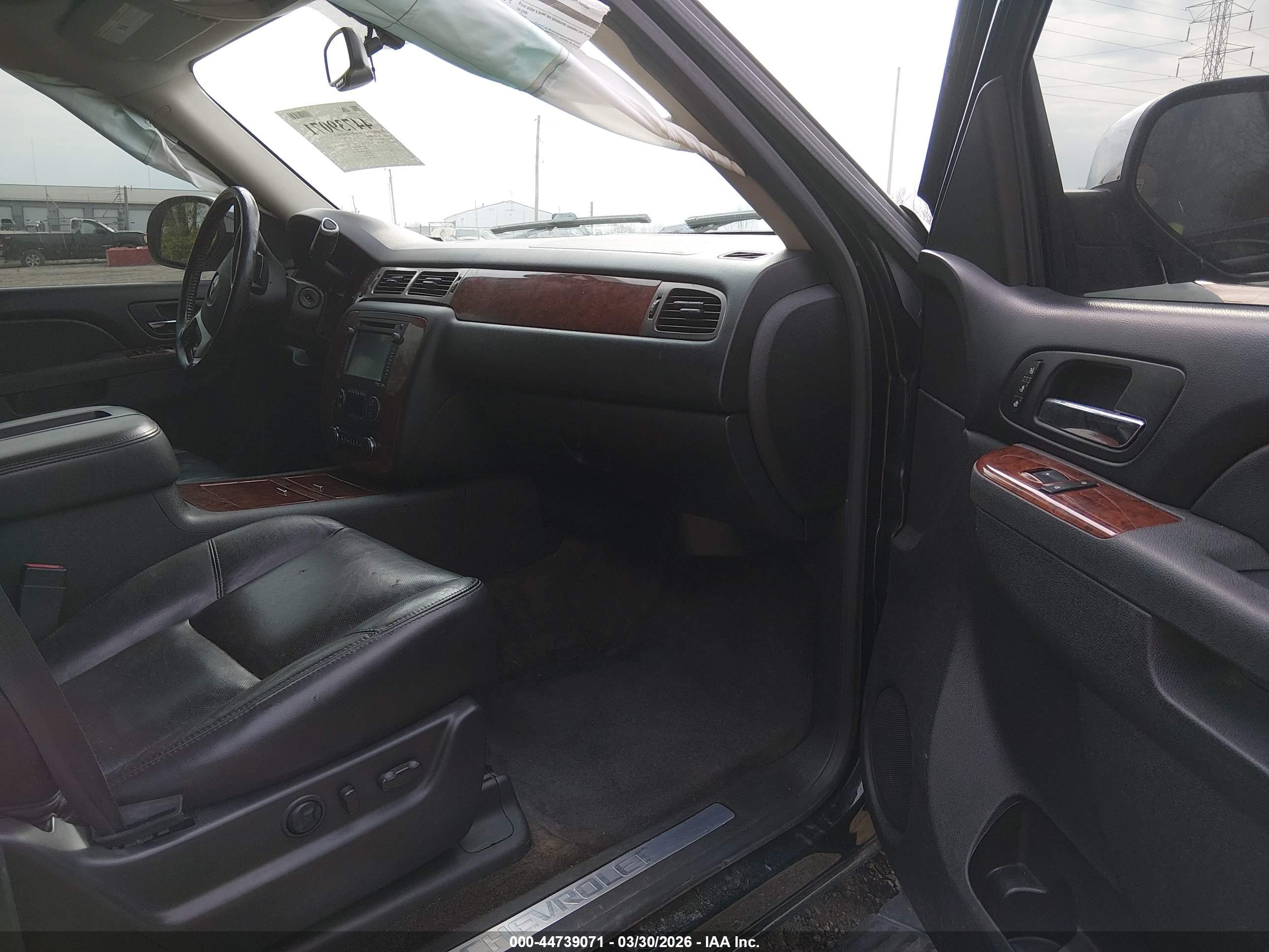 CHEVROLET TAHOE image 5
