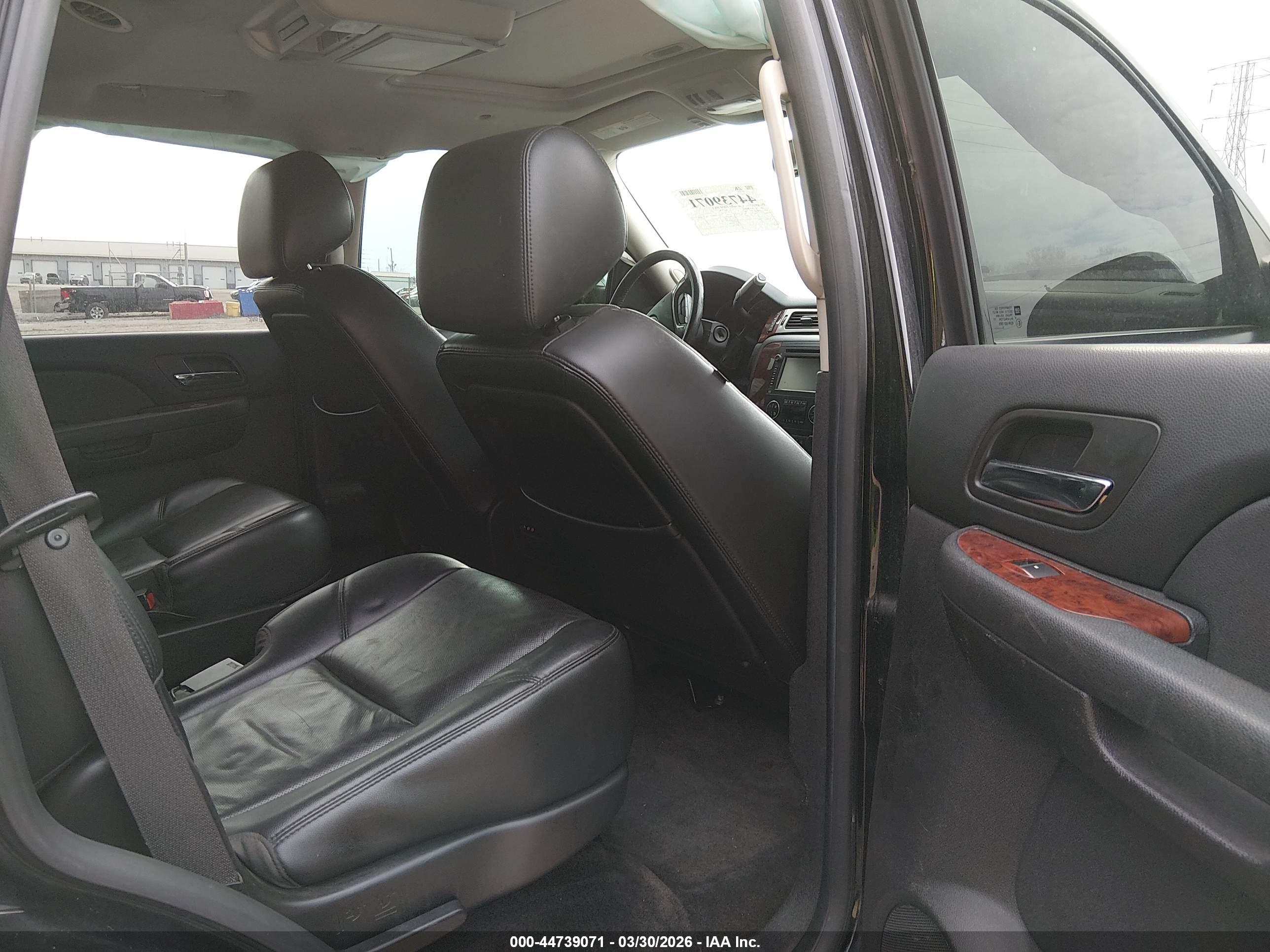 CHEVROLET TAHOE image 8