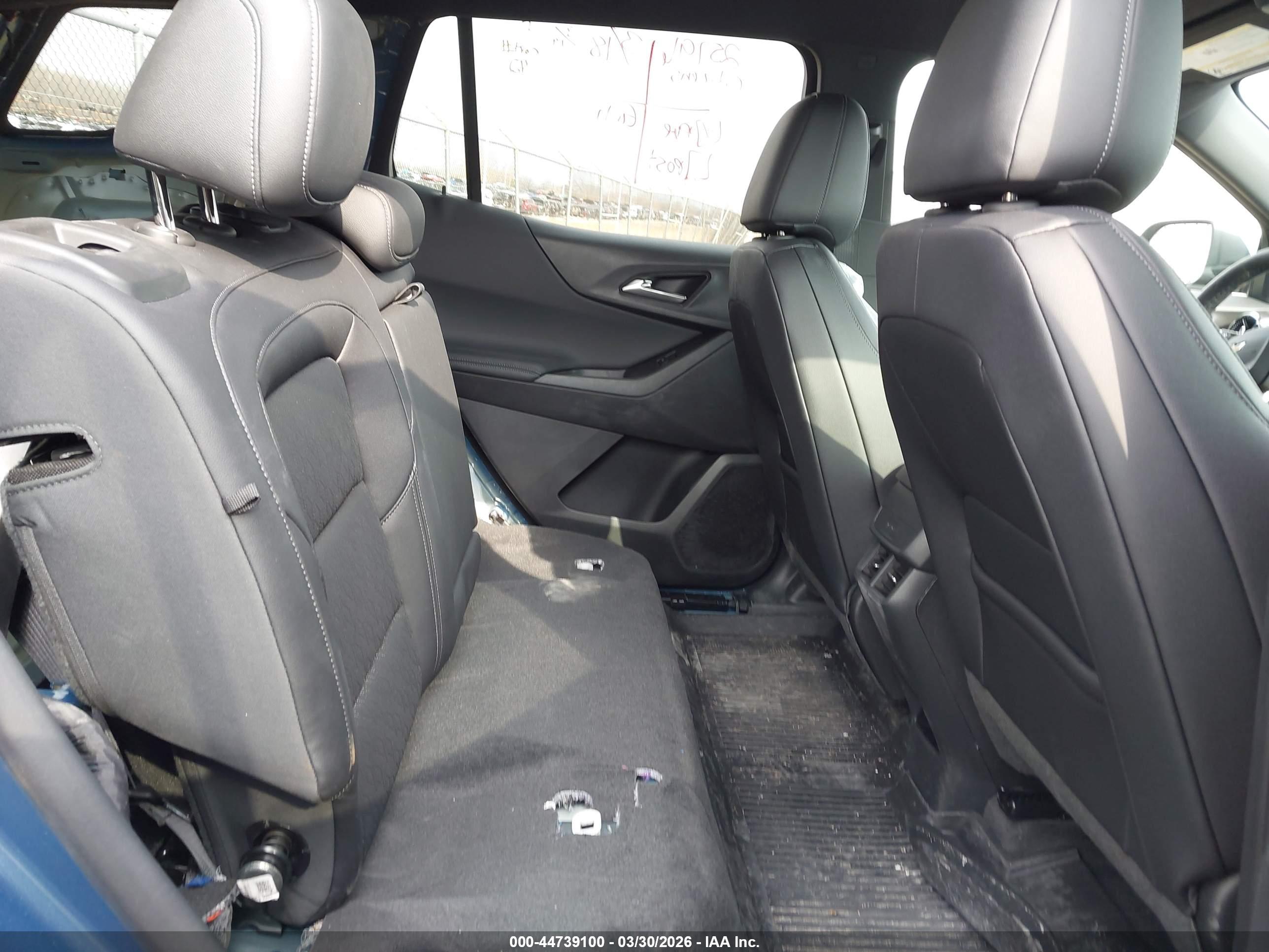 CHEVROLET EQUINOX image 8