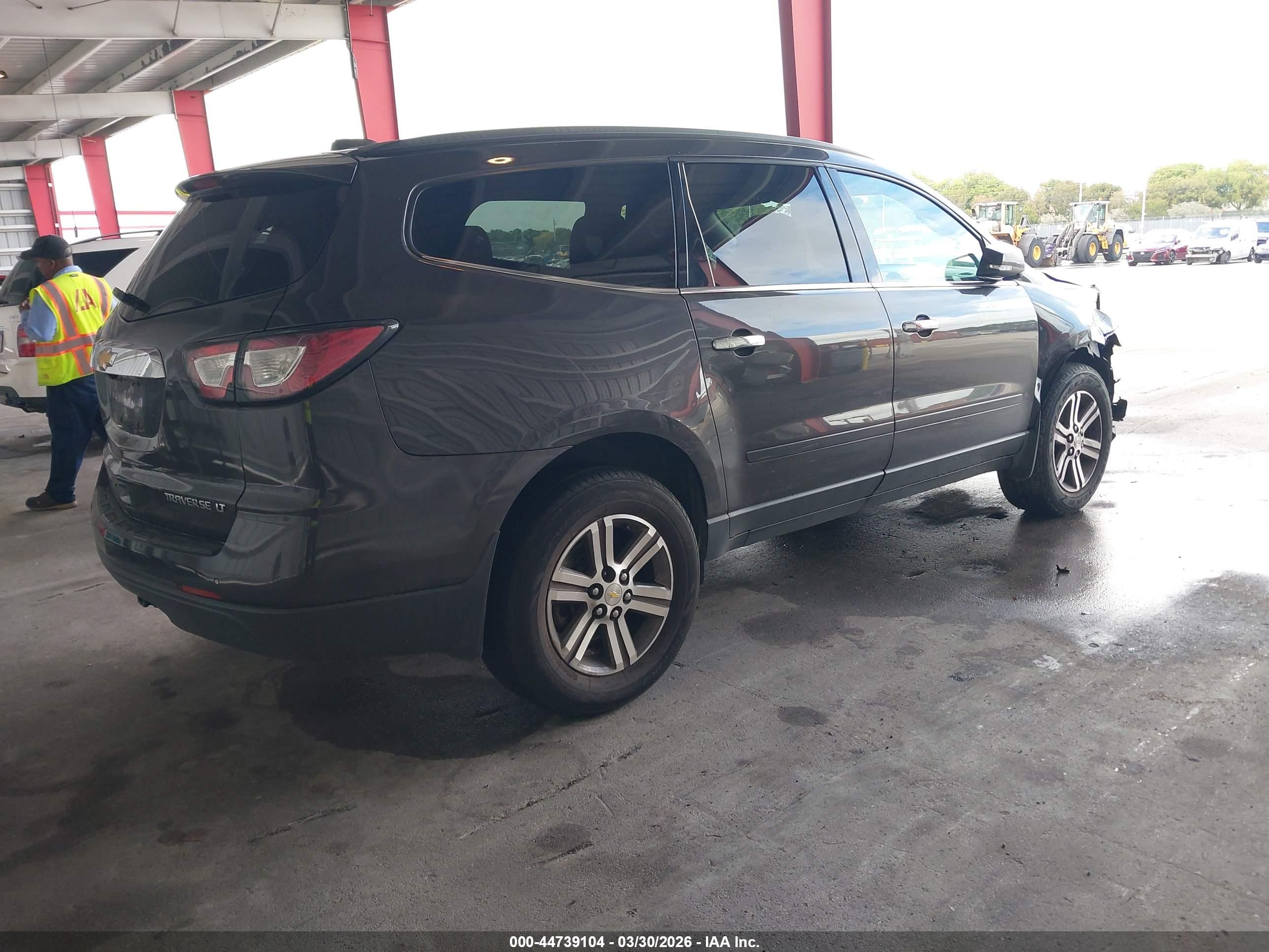 CHEVROLET TRAVERSE image 4