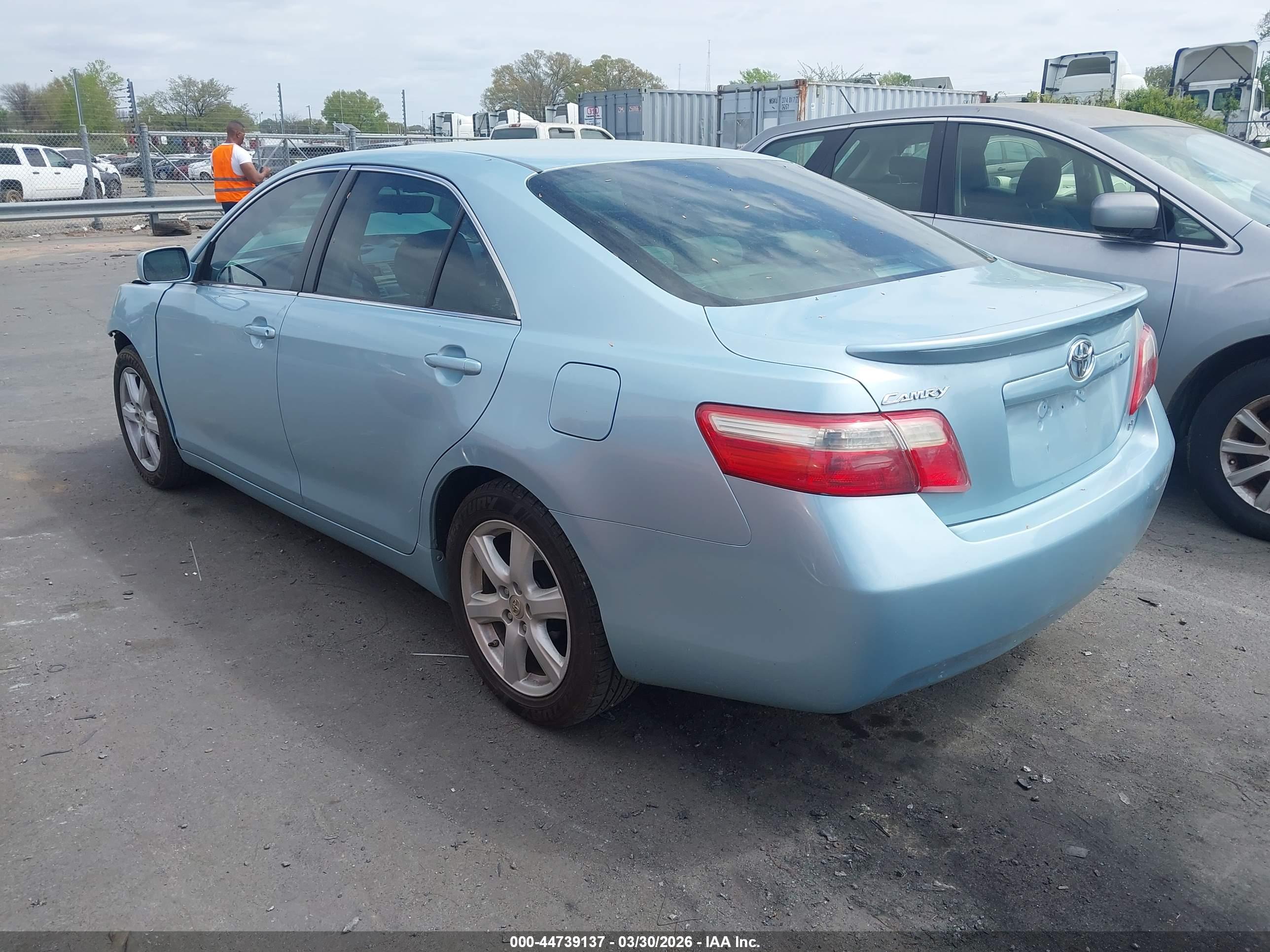 TOYOTA CAMRY image 3