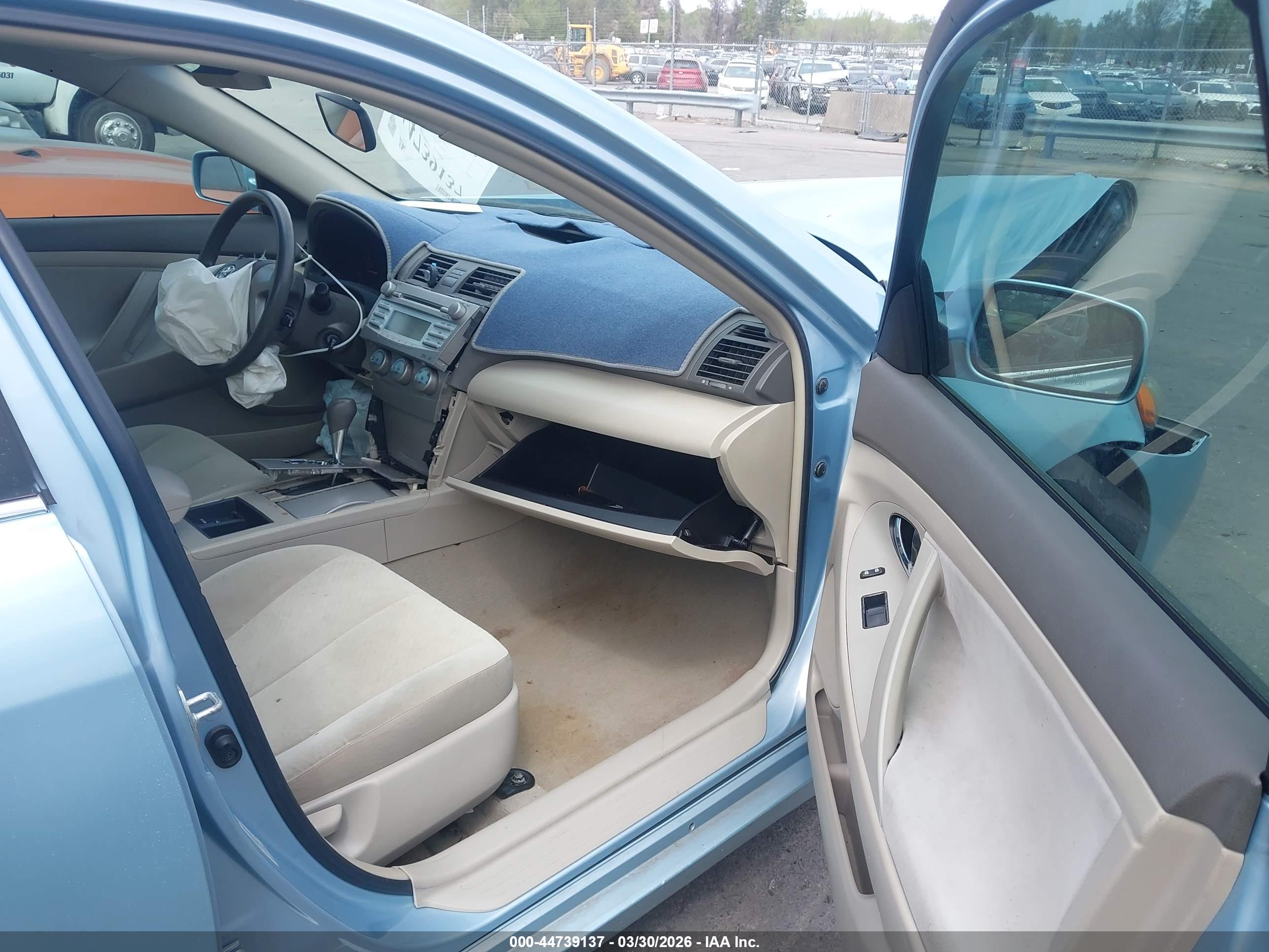 TOYOTA CAMRY image 5