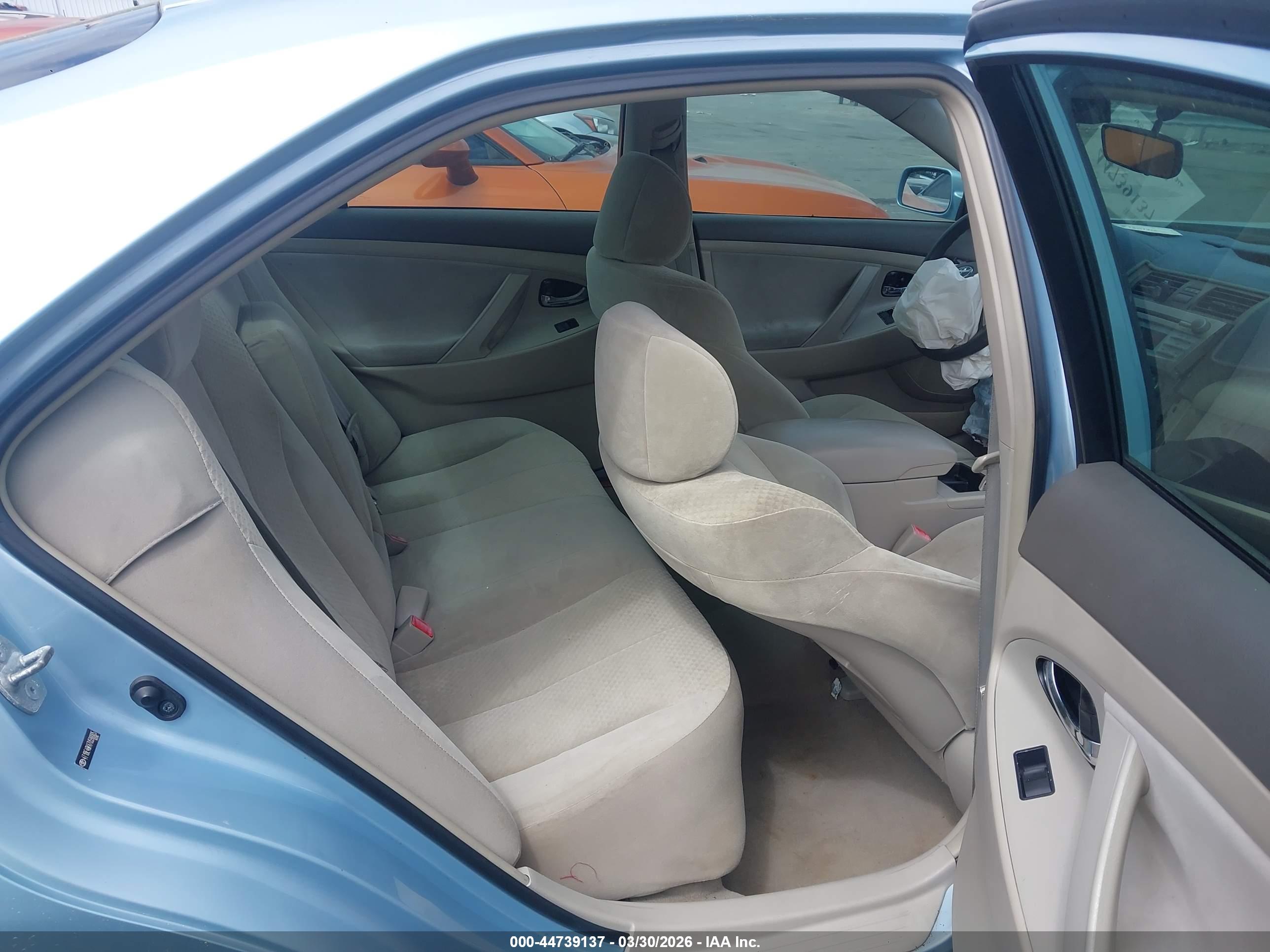 TOYOTA CAMRY image 8
