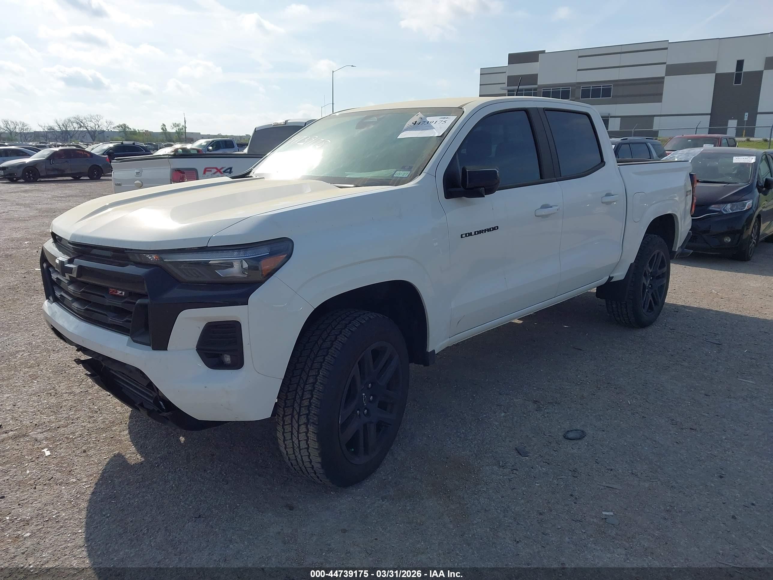 CHEVROLET COLORADO image 2