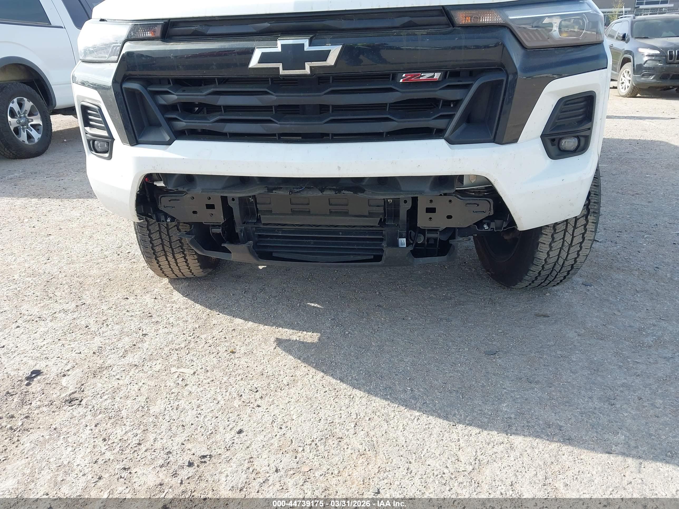 CHEVROLET COLORADO image 6
