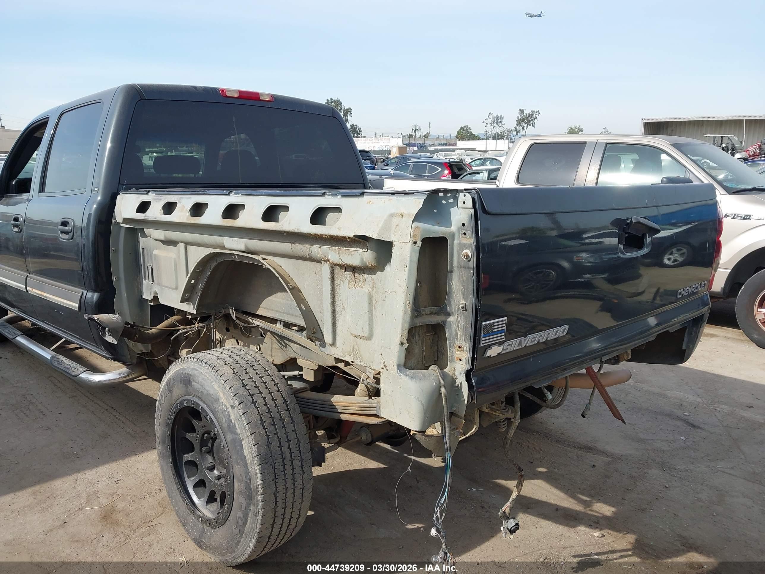 CHEVROLET SILVERADO image 6