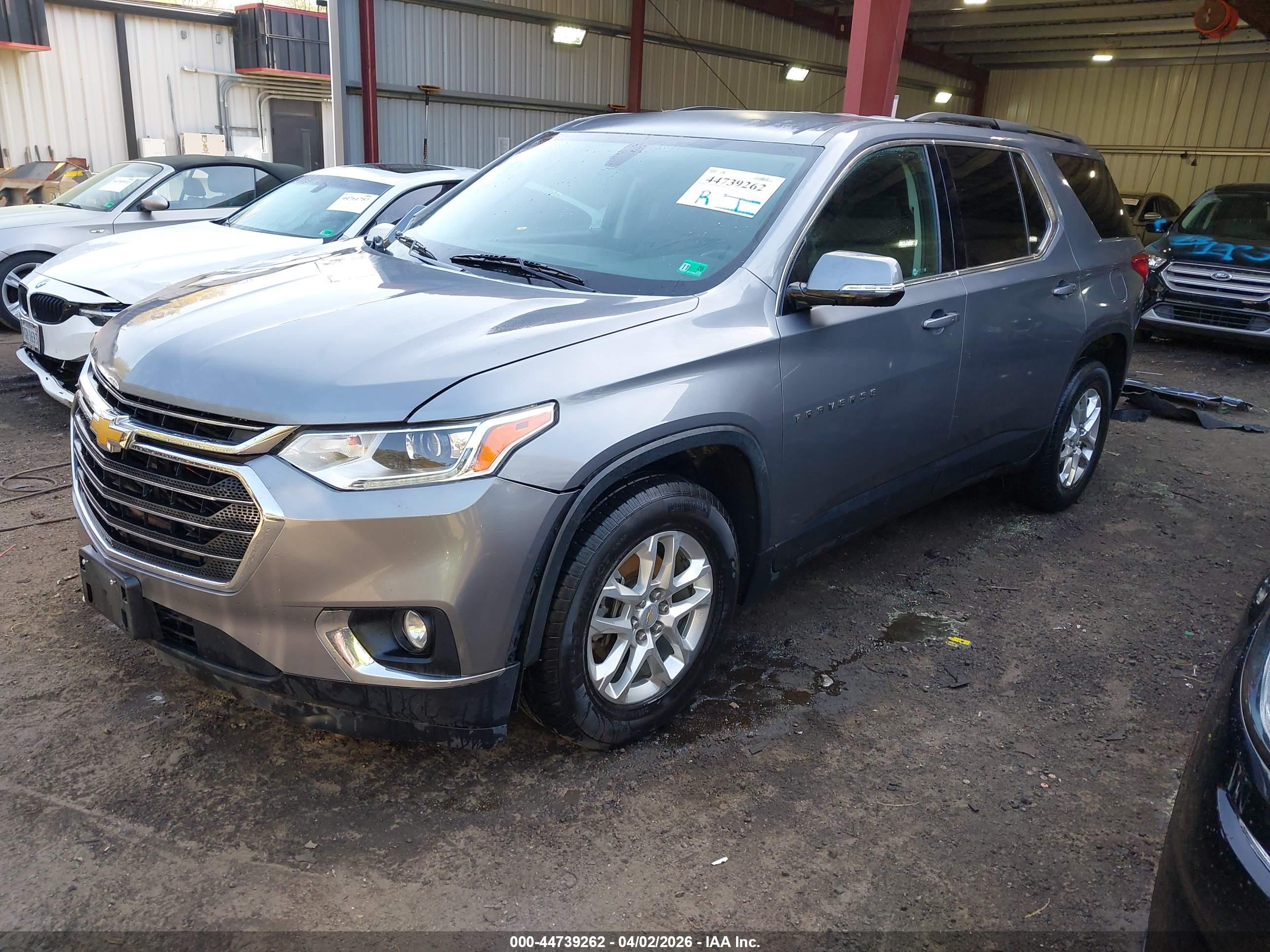 CHEVROLET TRAVERSE image 2