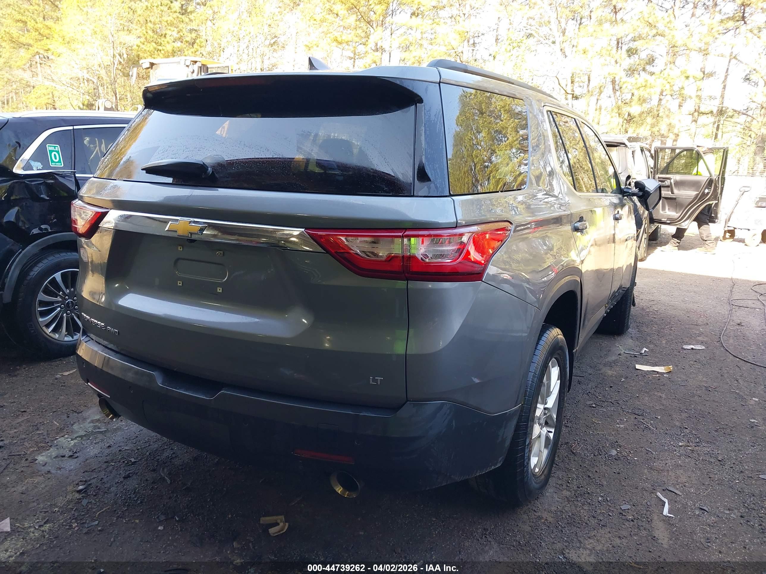 CHEVROLET TRAVERSE image 4