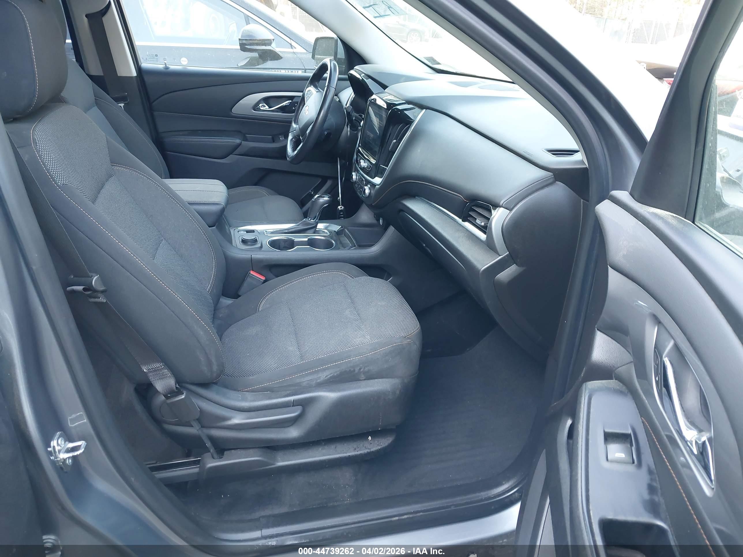 CHEVROLET TRAVERSE image 5
