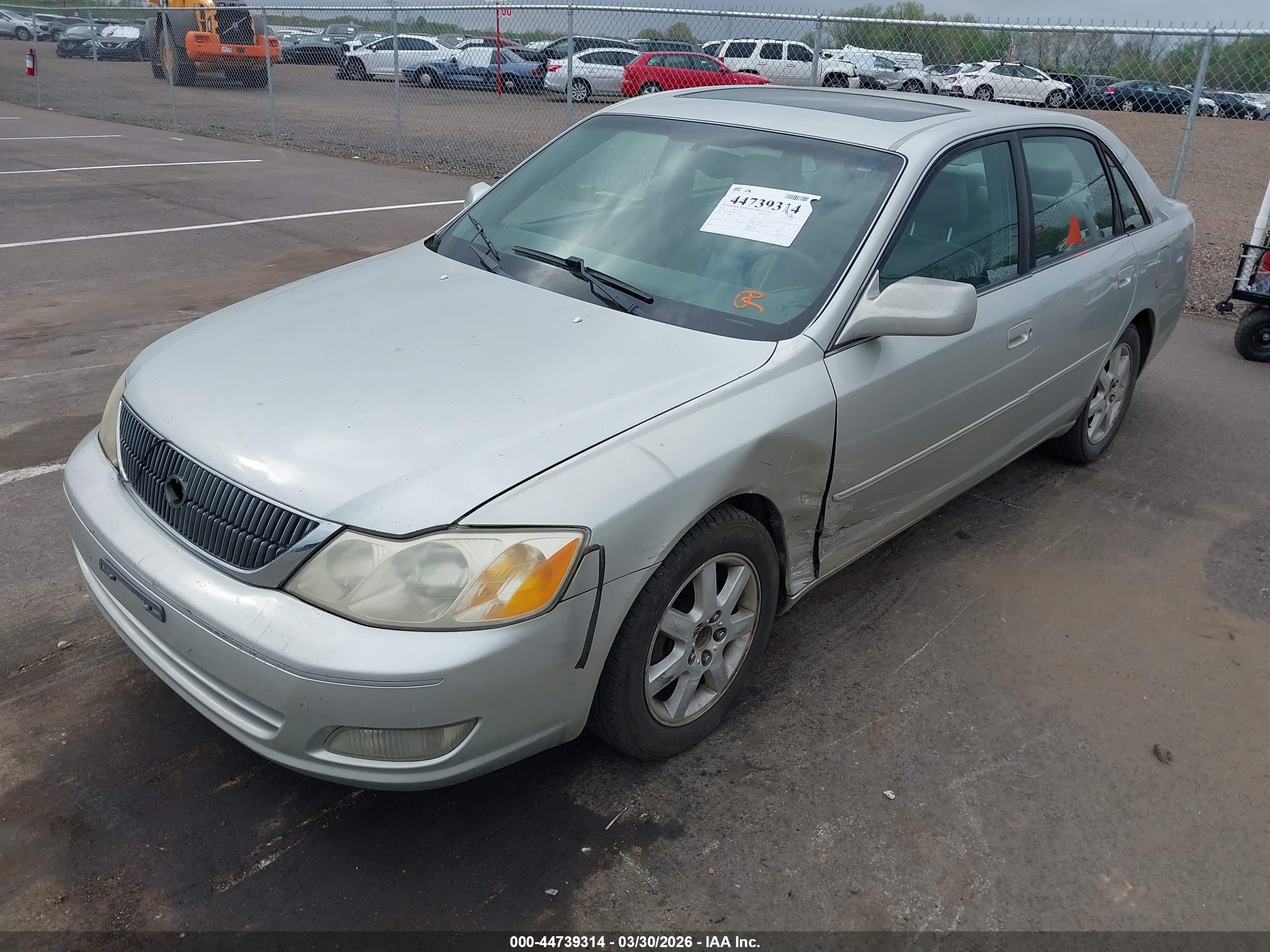 TOYOTA AVALON image 2
