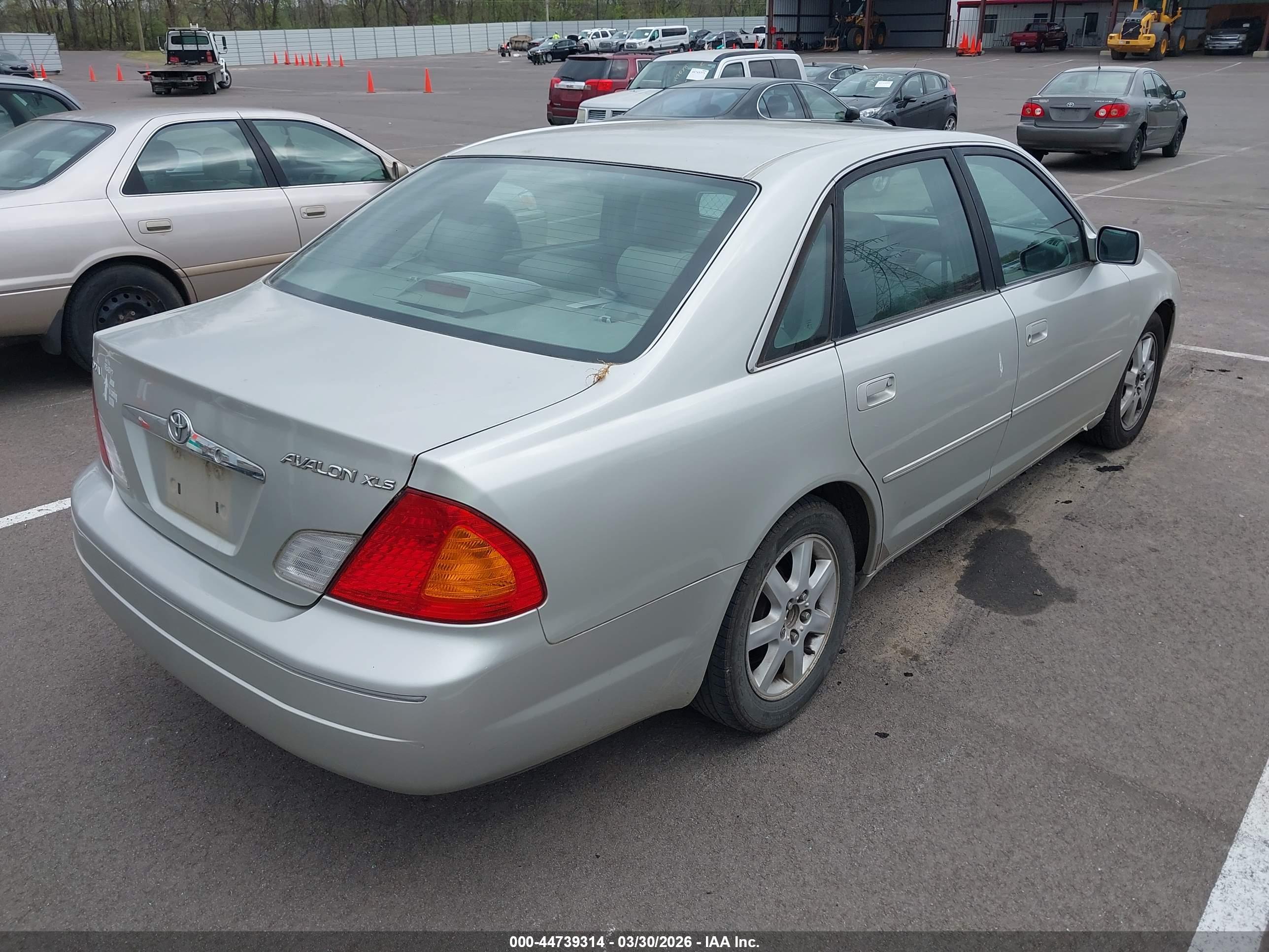 TOYOTA AVALON image 4