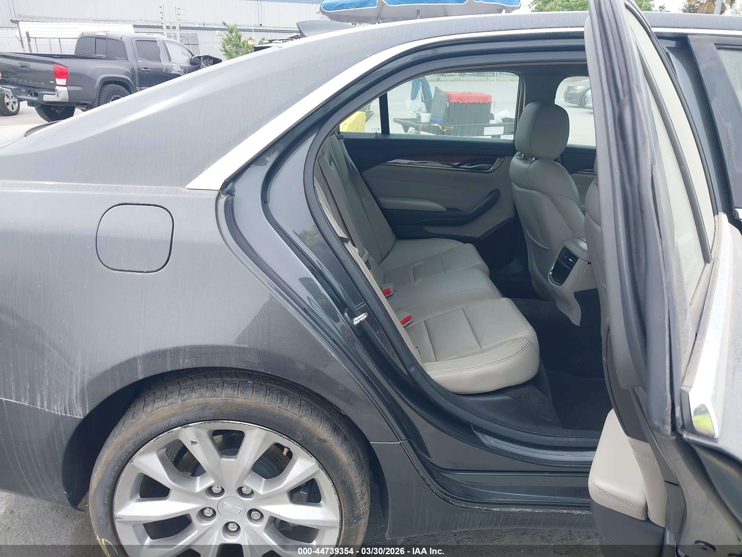 CADILLAC CTS image 8