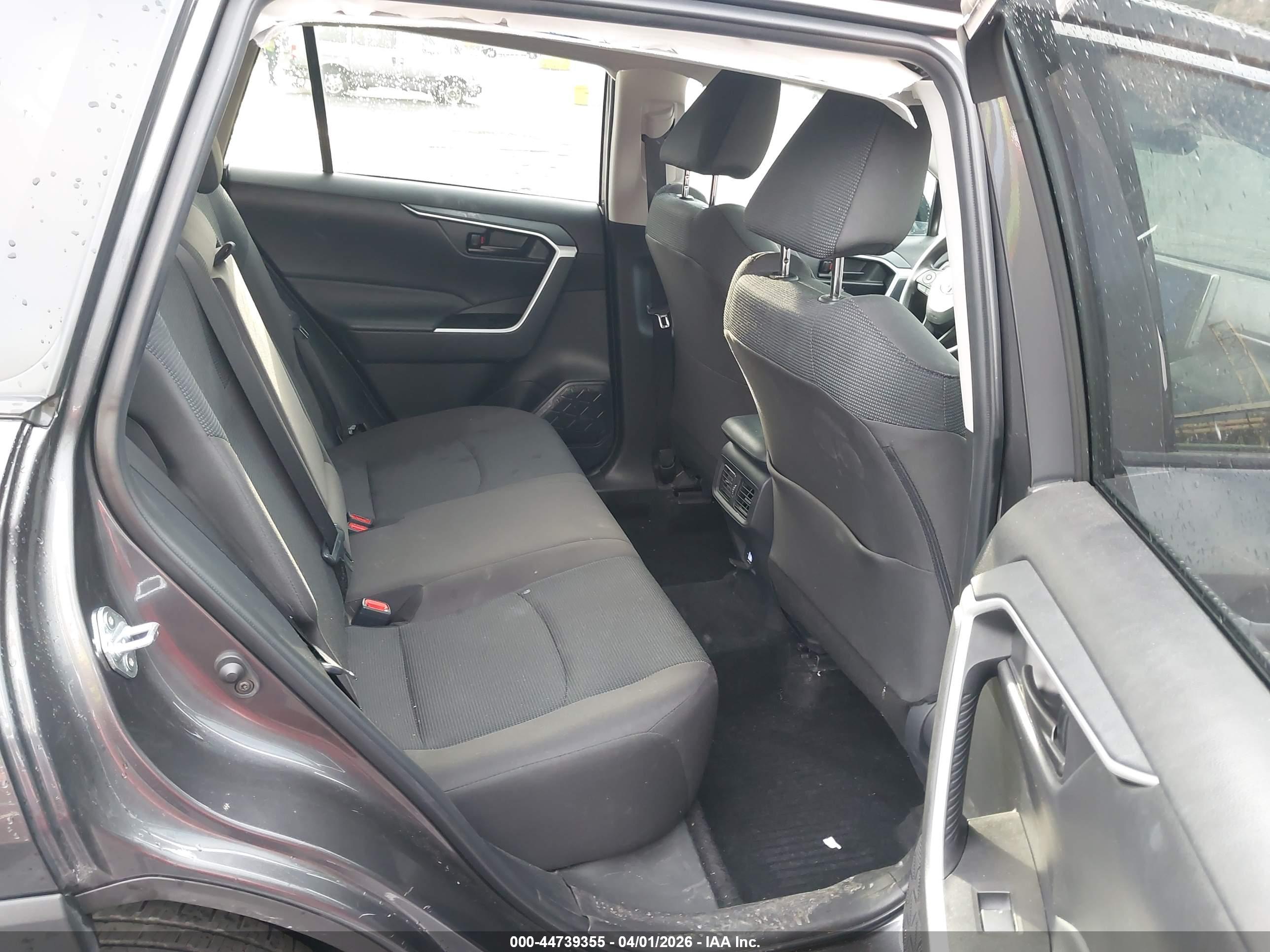 TOYOTA RAV4 image 8