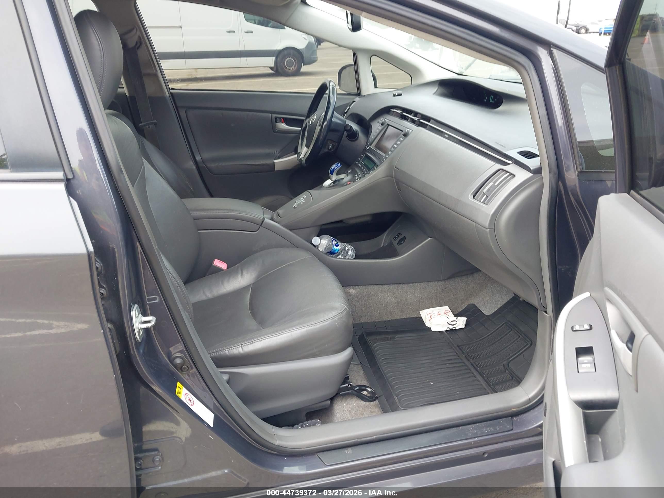 TOYOTA PRIUS image 5