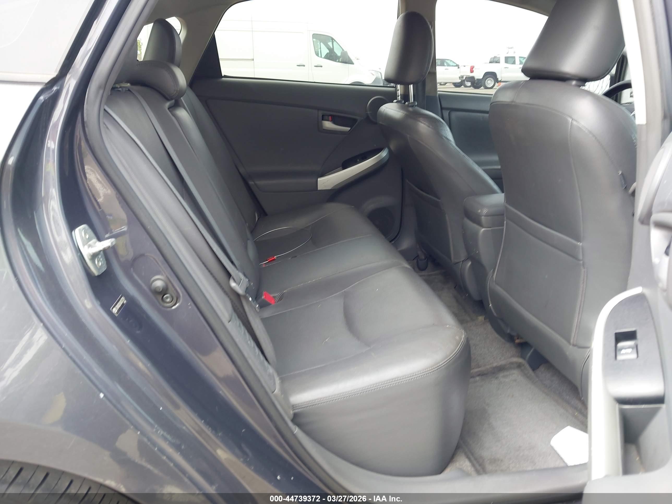 TOYOTA PRIUS image 8