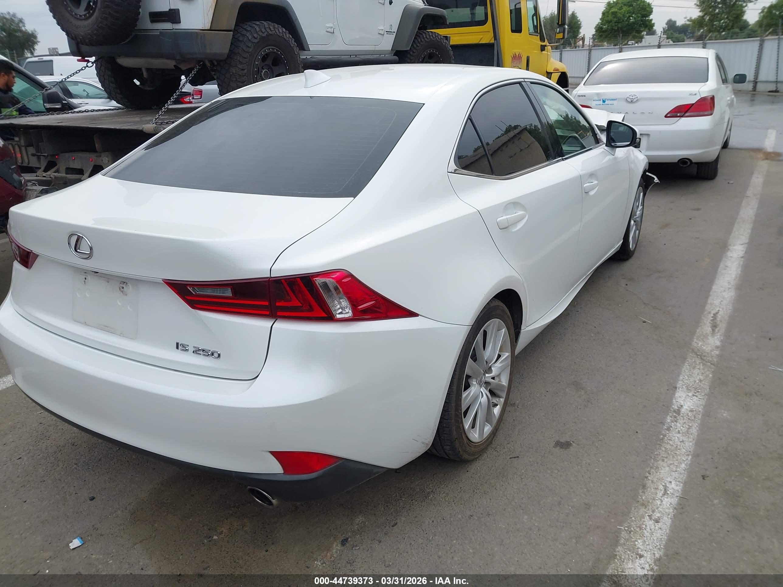 LEXUS IS image 4