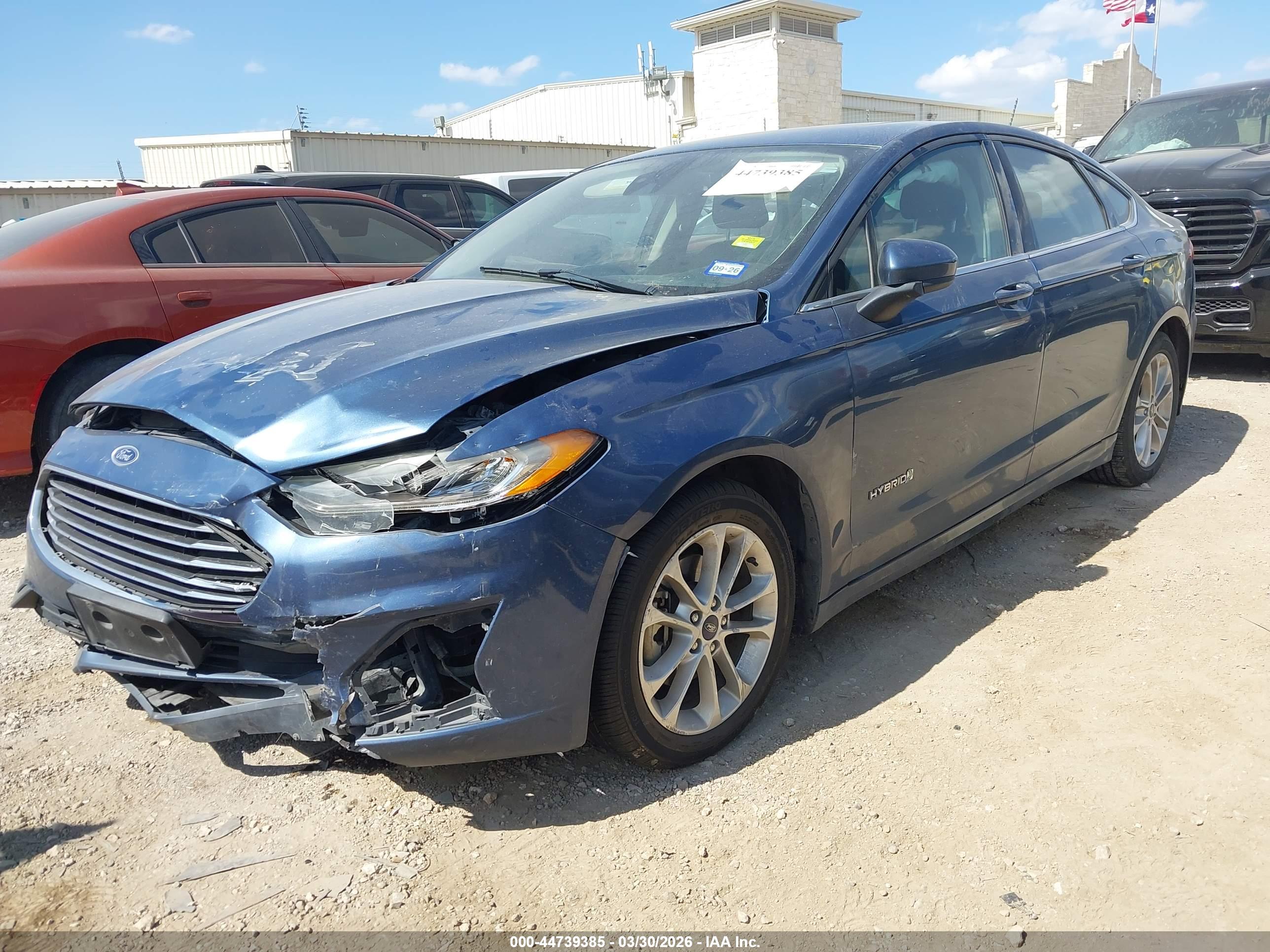 FORD FUSION image 2