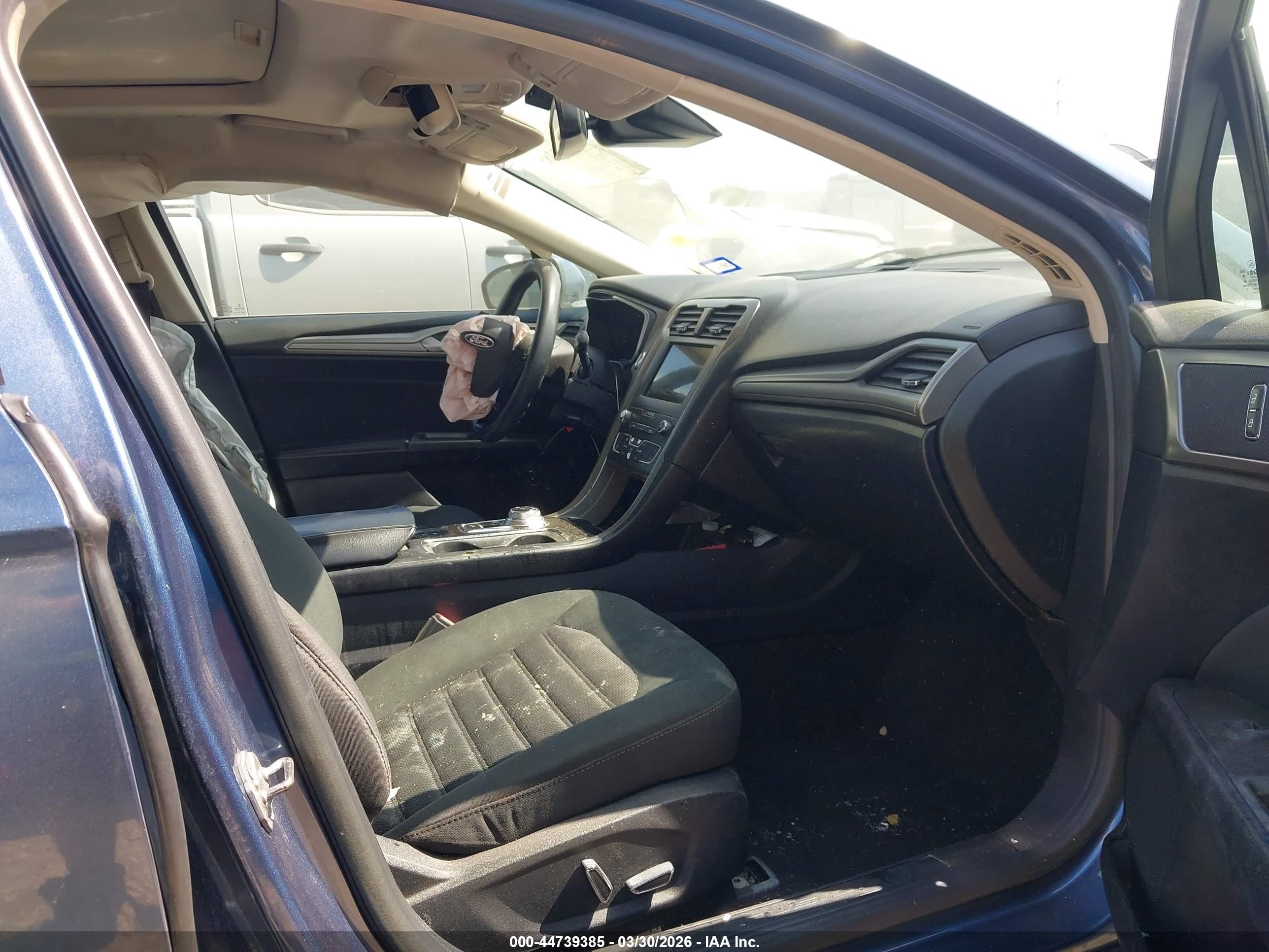 FORD FUSION image 5