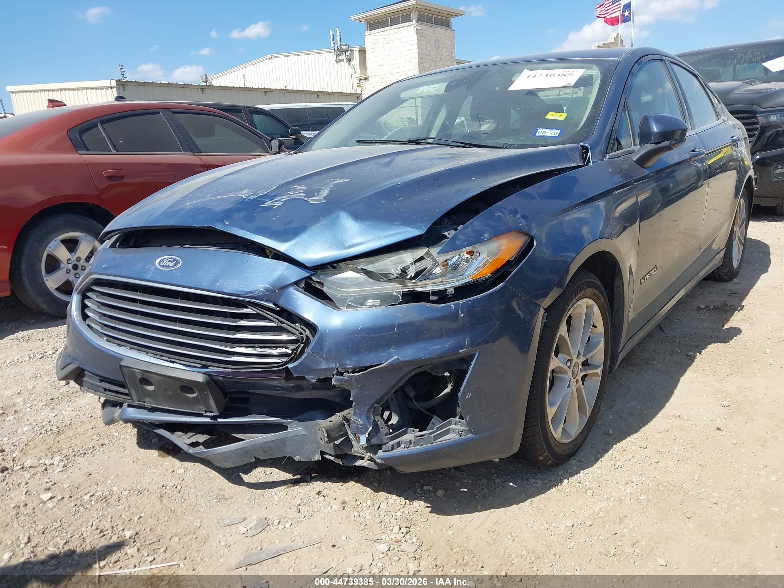 FORD FUSION image 6