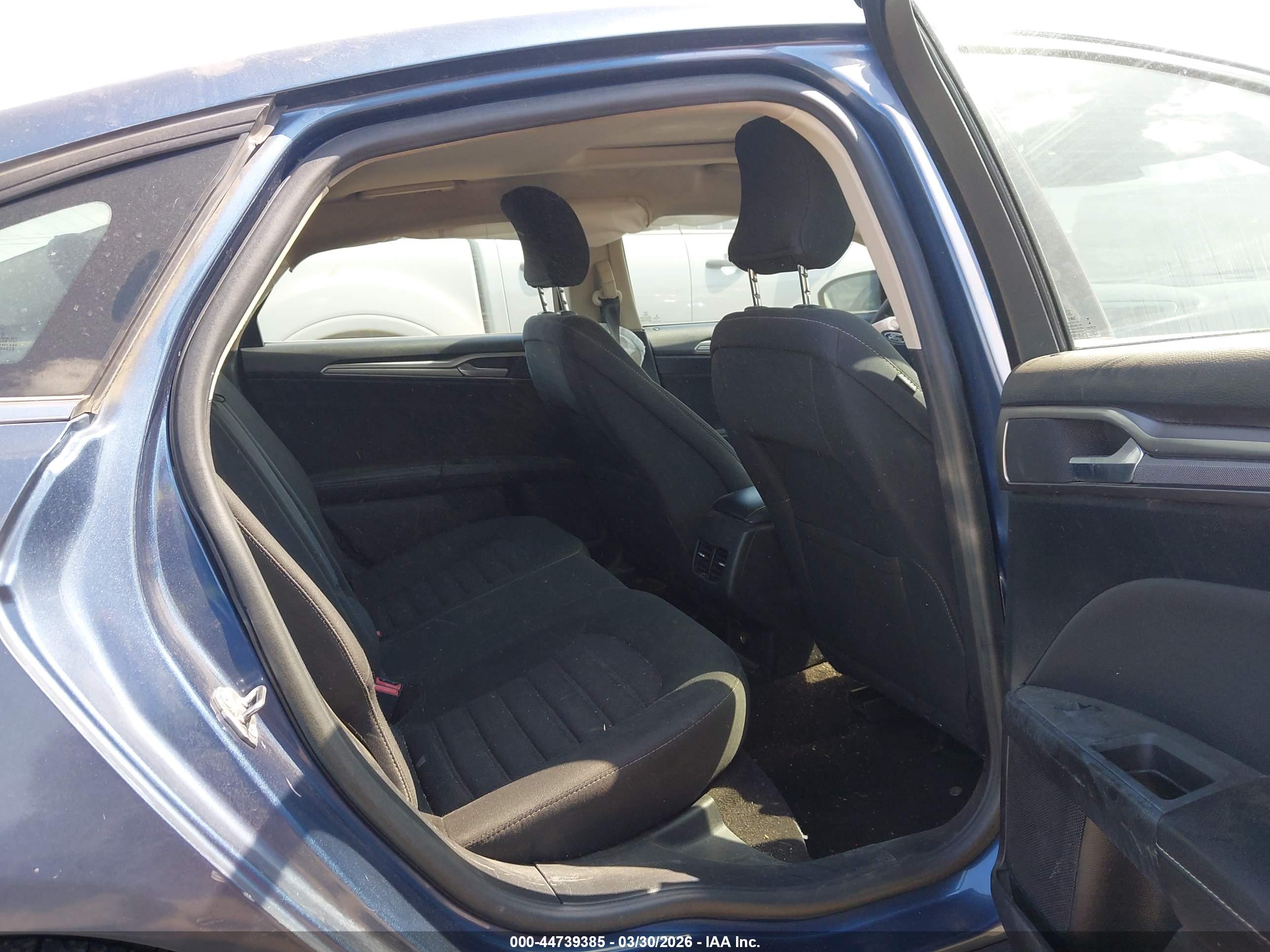 FORD FUSION image 8