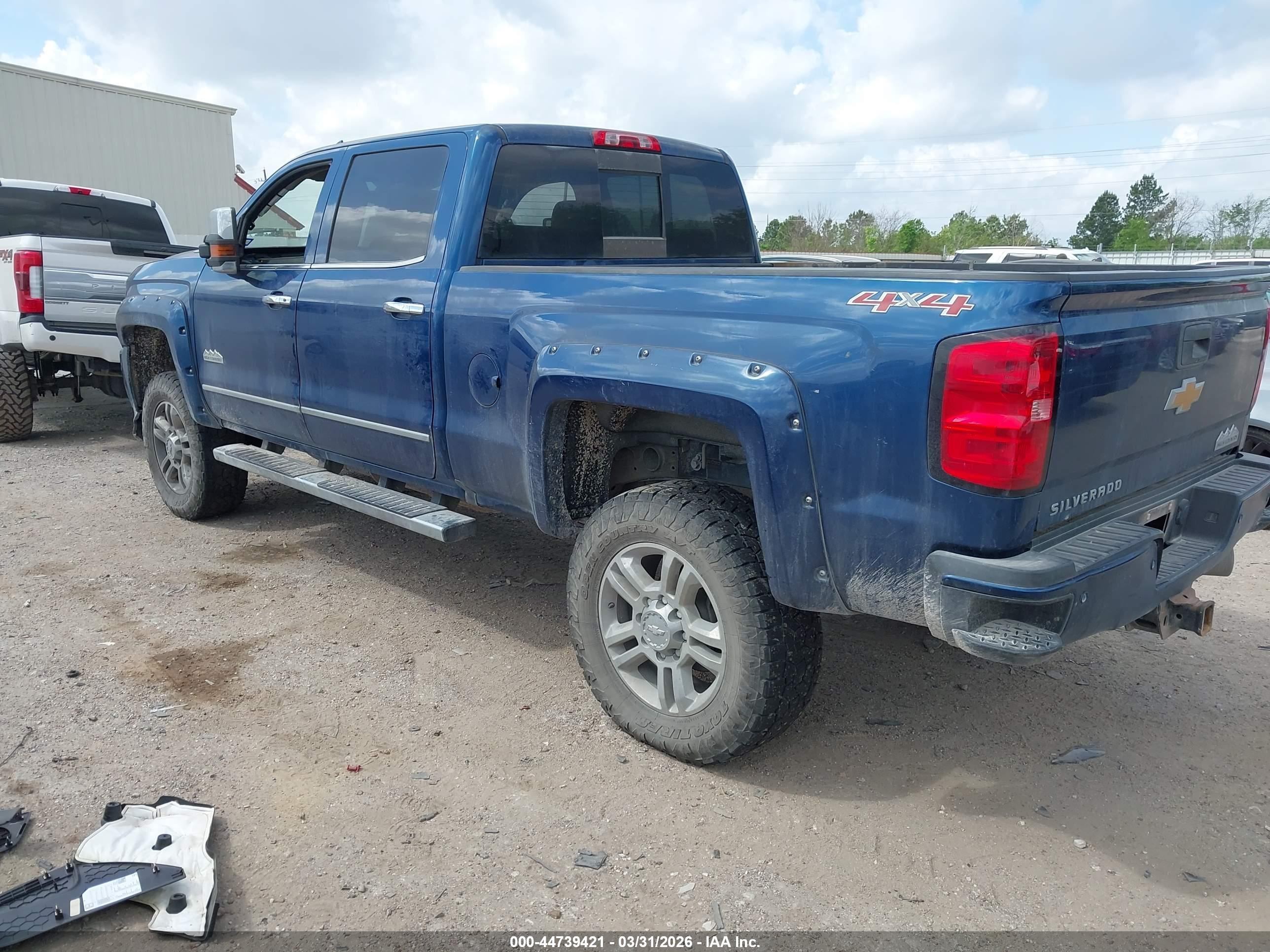 CHEVROLET SILVERADO image 3