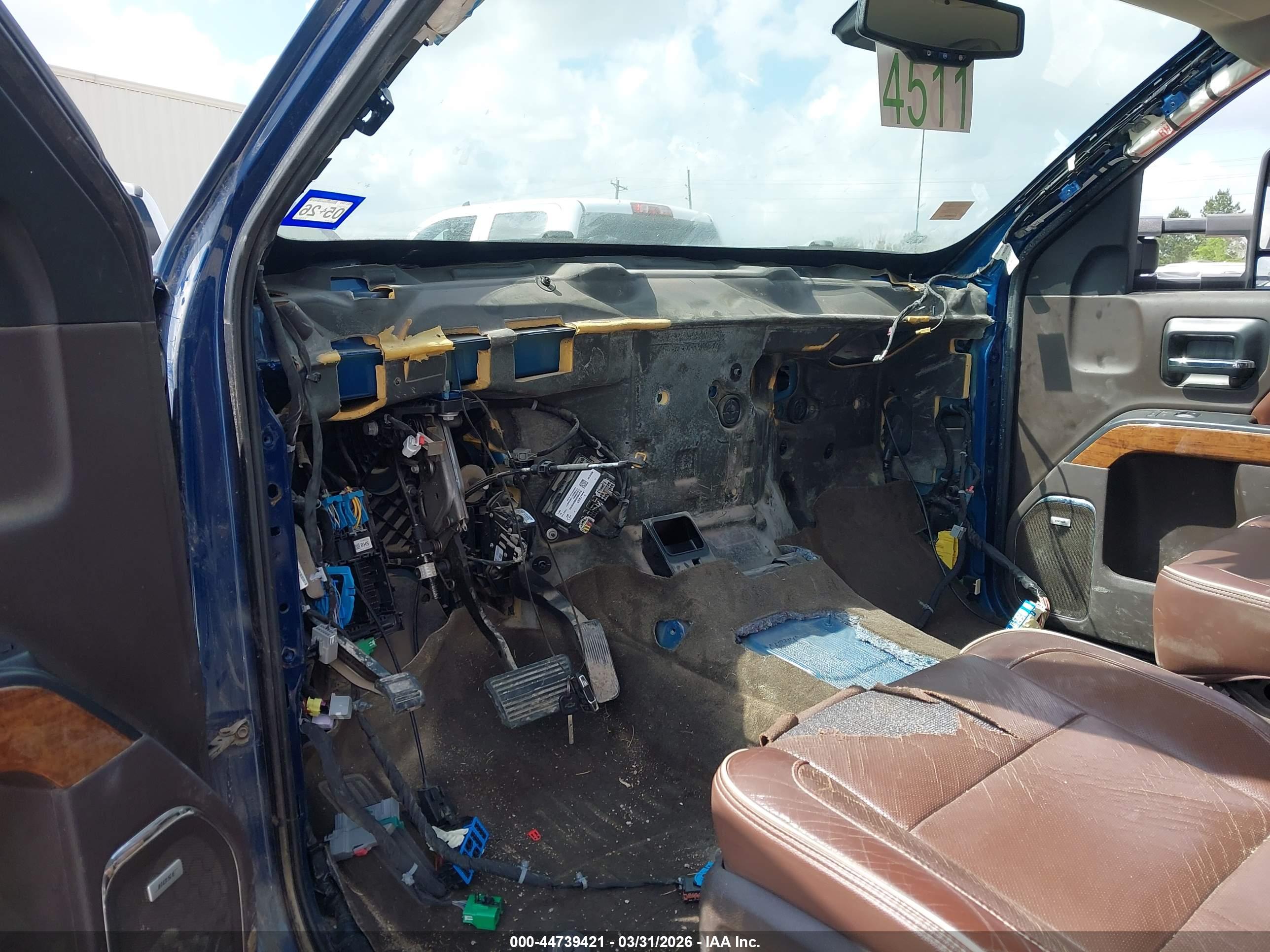 CHEVROLET SILVERADO image 6