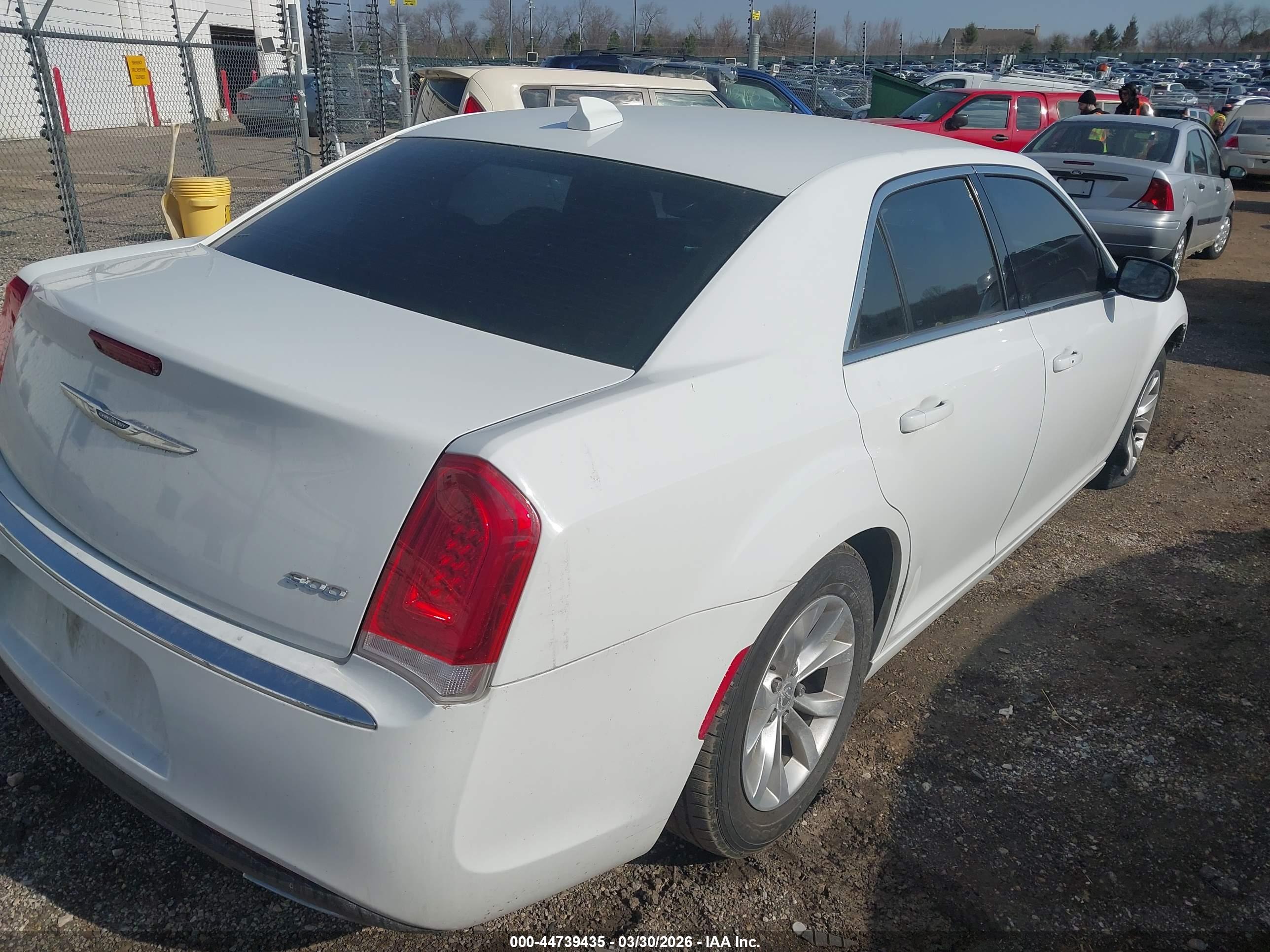 CHRYSLER 300 image 4