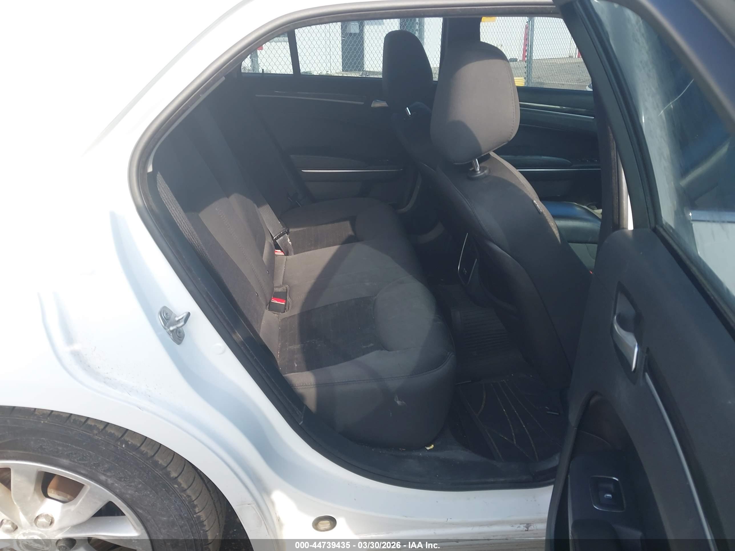CHRYSLER 300 image 8
