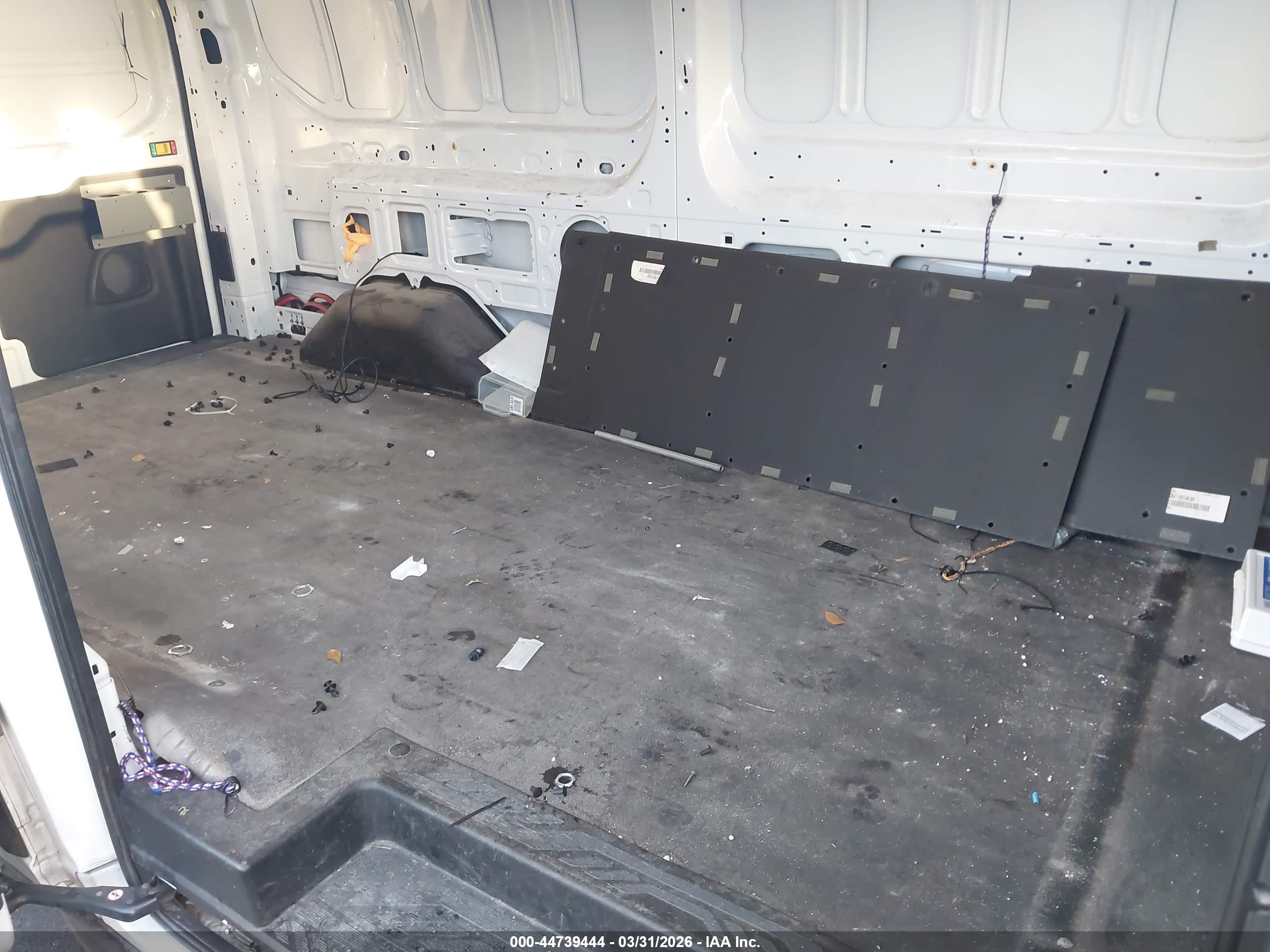 FORD TRANSIT-150 image 8
