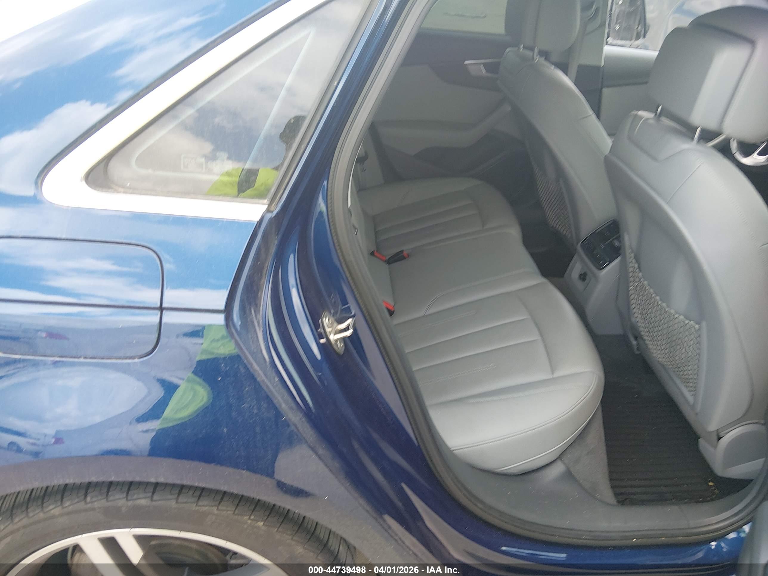 AUDI A4 image 8