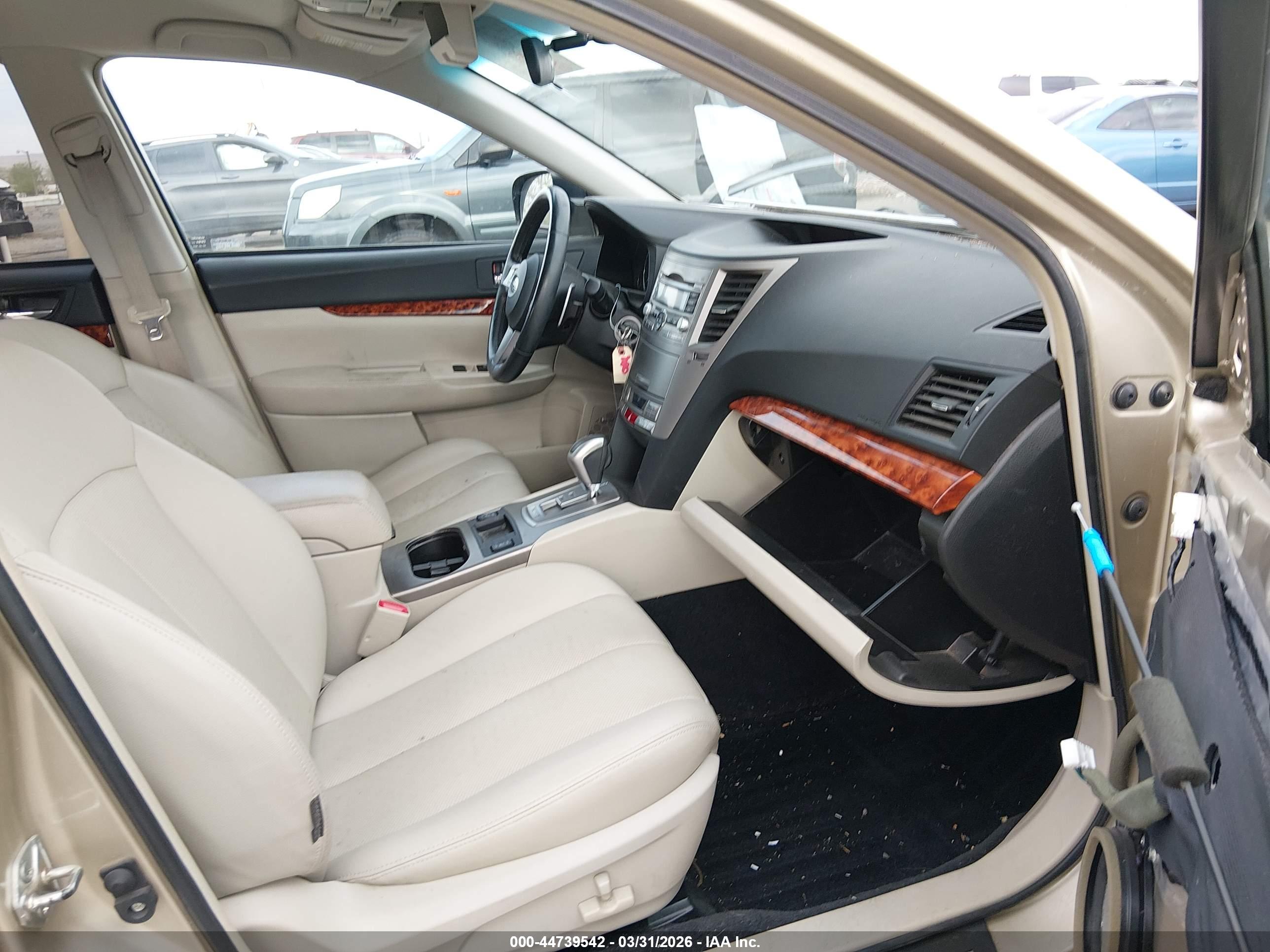 SUBARU OUTBACK image 5