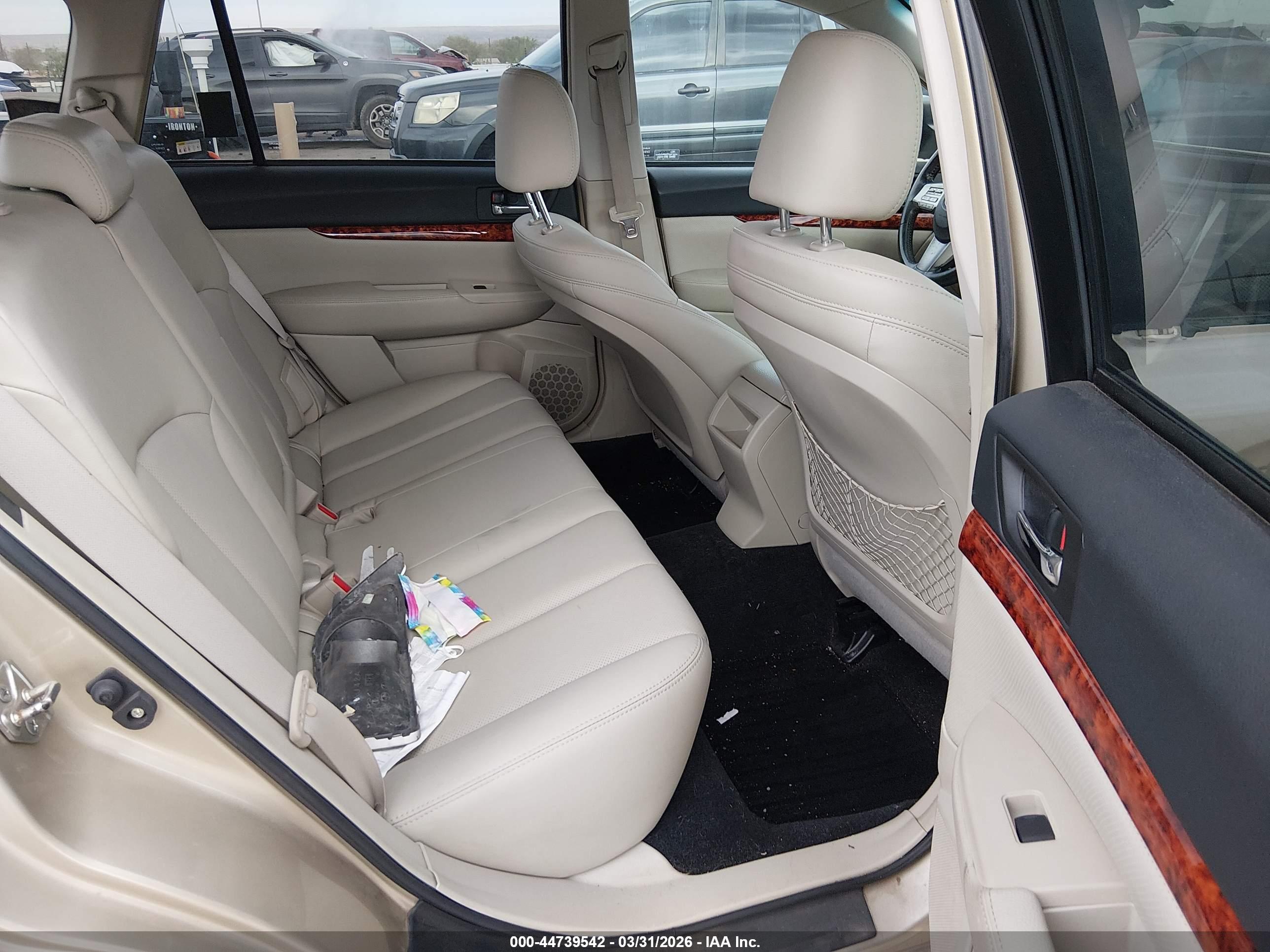 SUBARU OUTBACK image 8