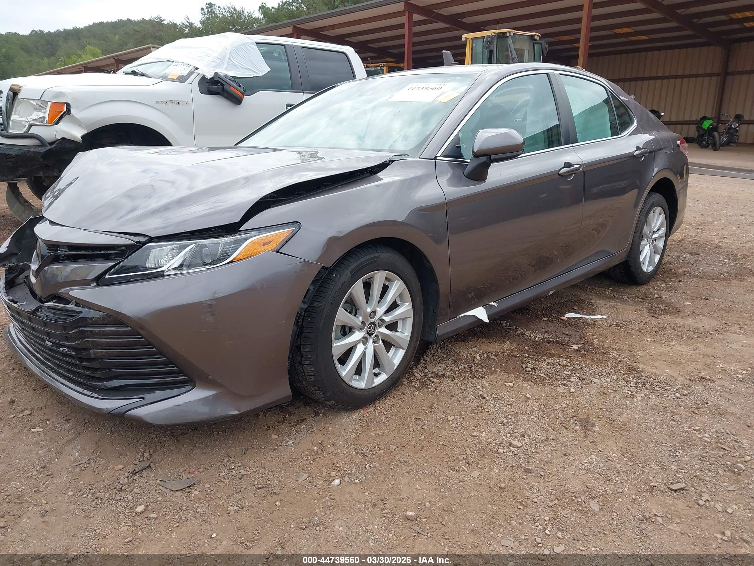 TOYOTA CAMRY image 2
